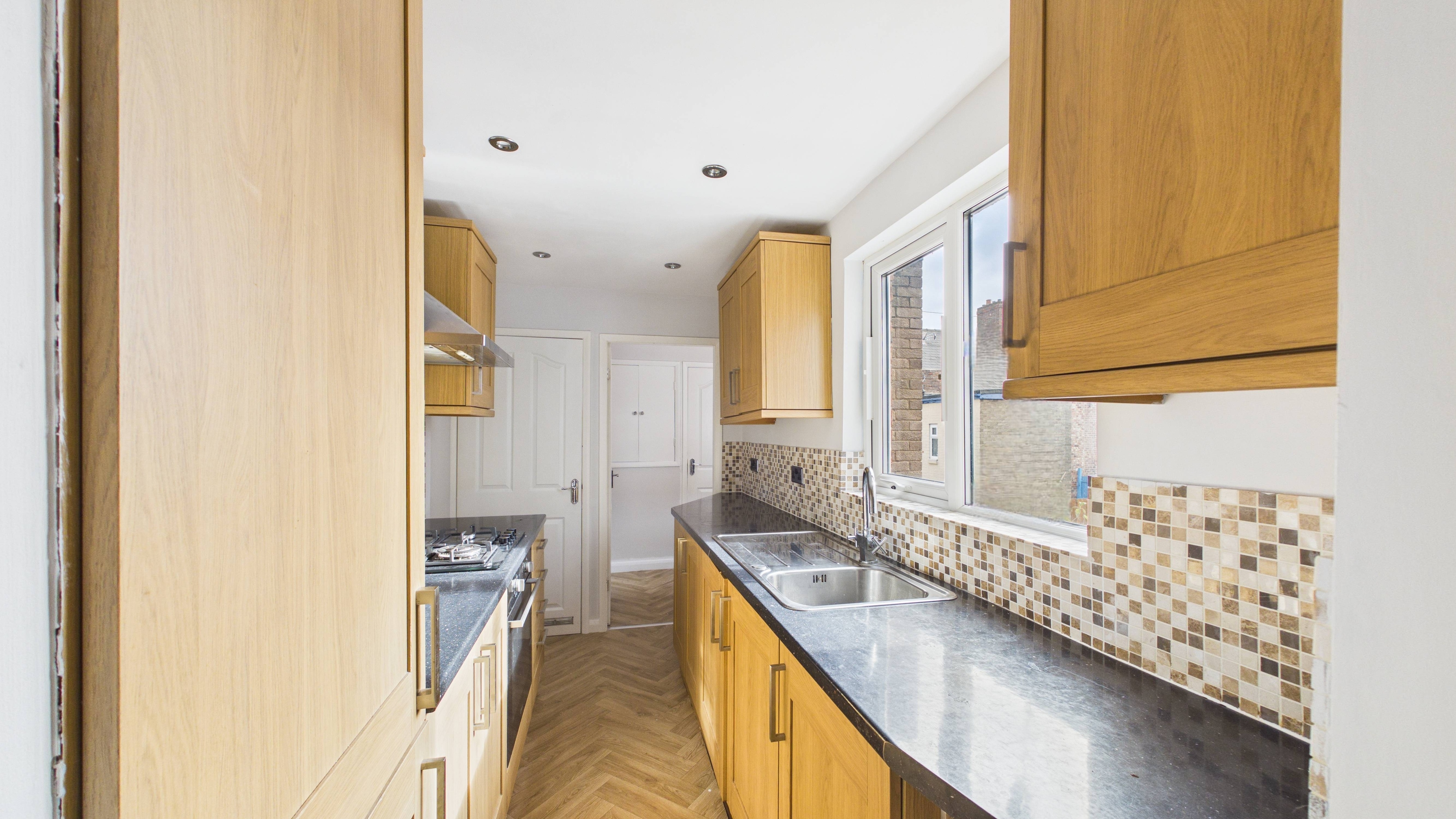 Image 7 - Kitchen (1)