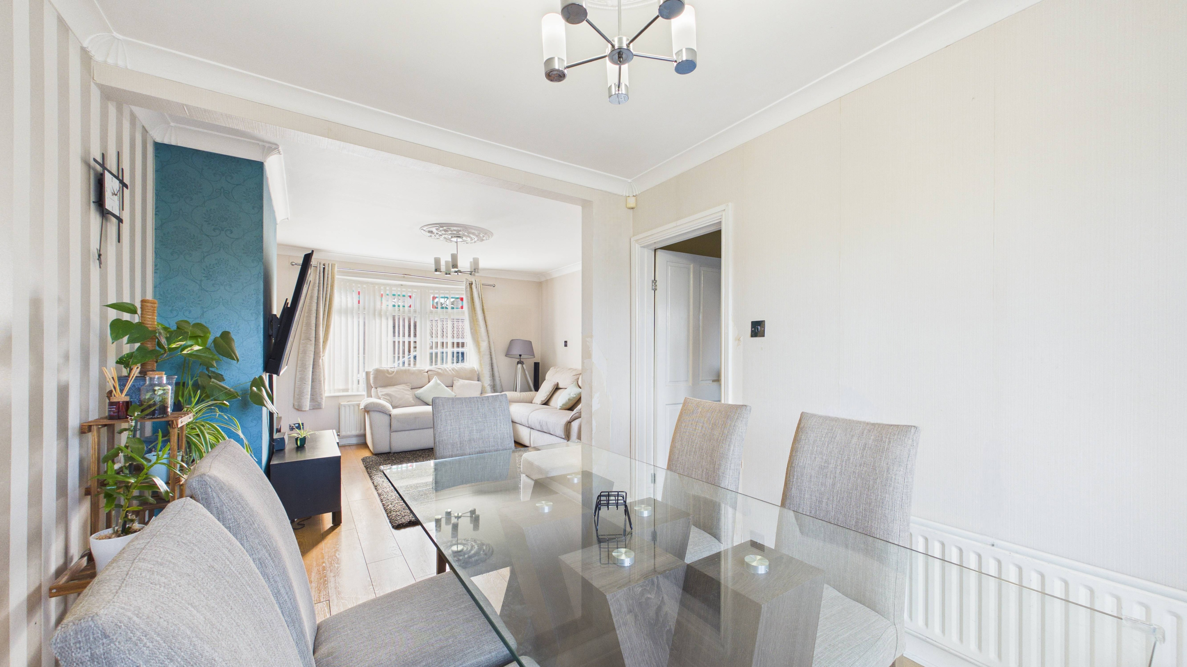 Image 10 - Living / Dining Room (2)
