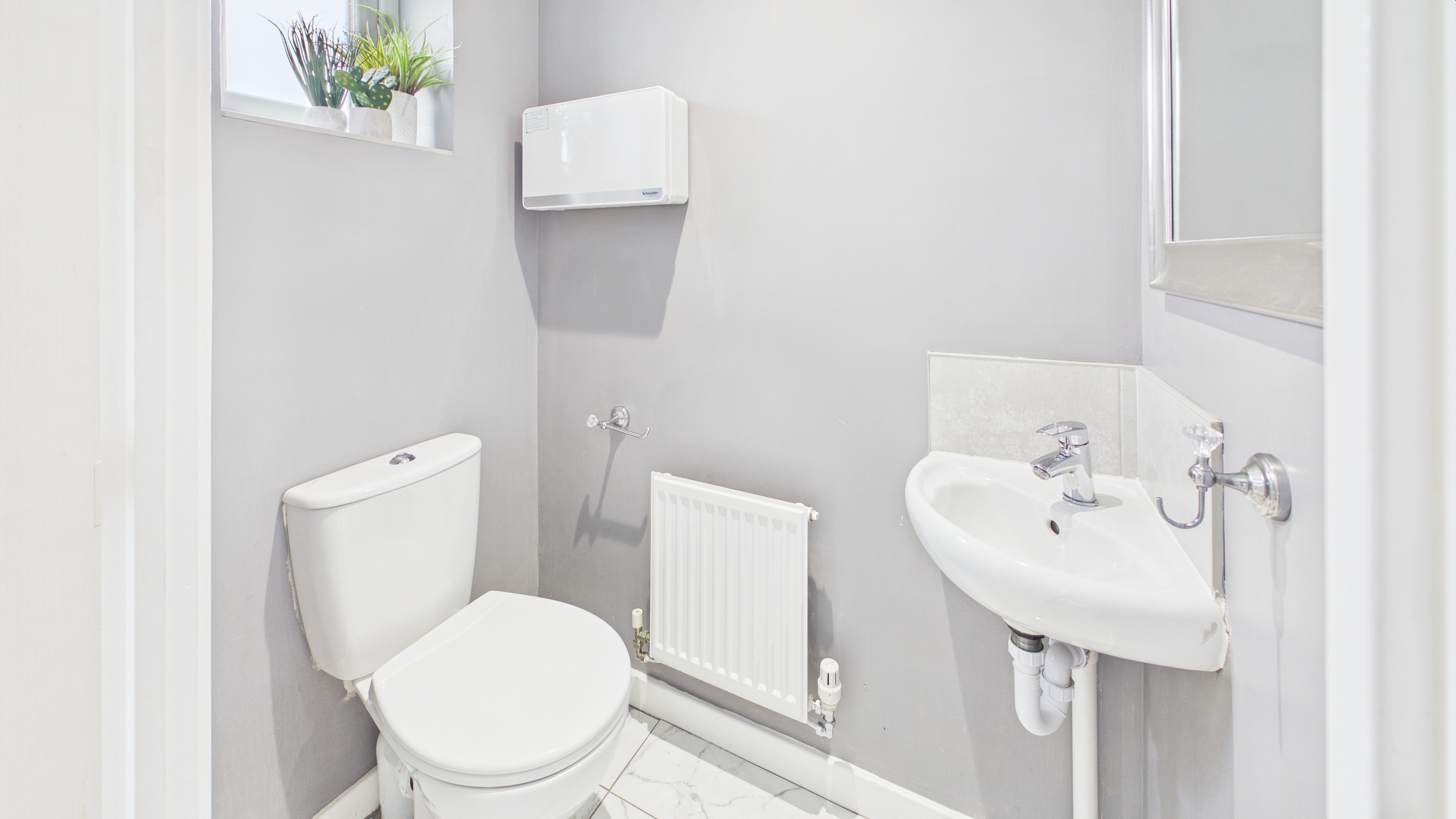 Image 11 - Downstairs Toilet