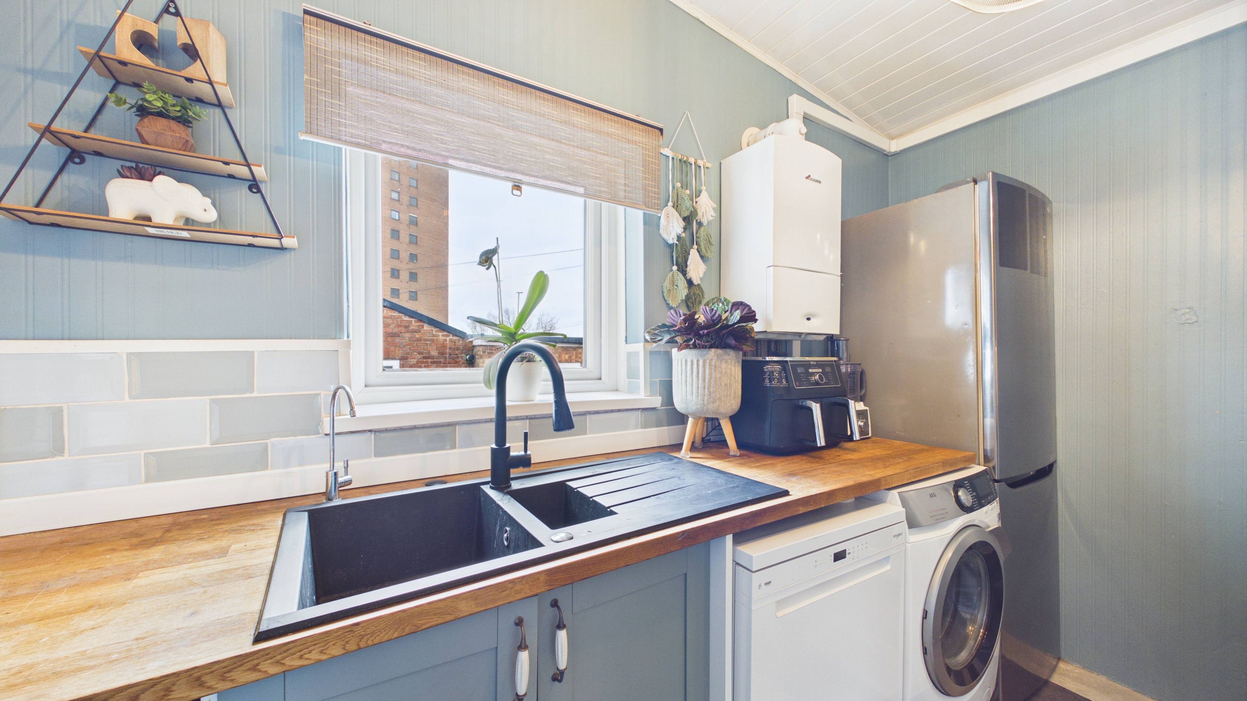 Image 9 - Kitchen (2)