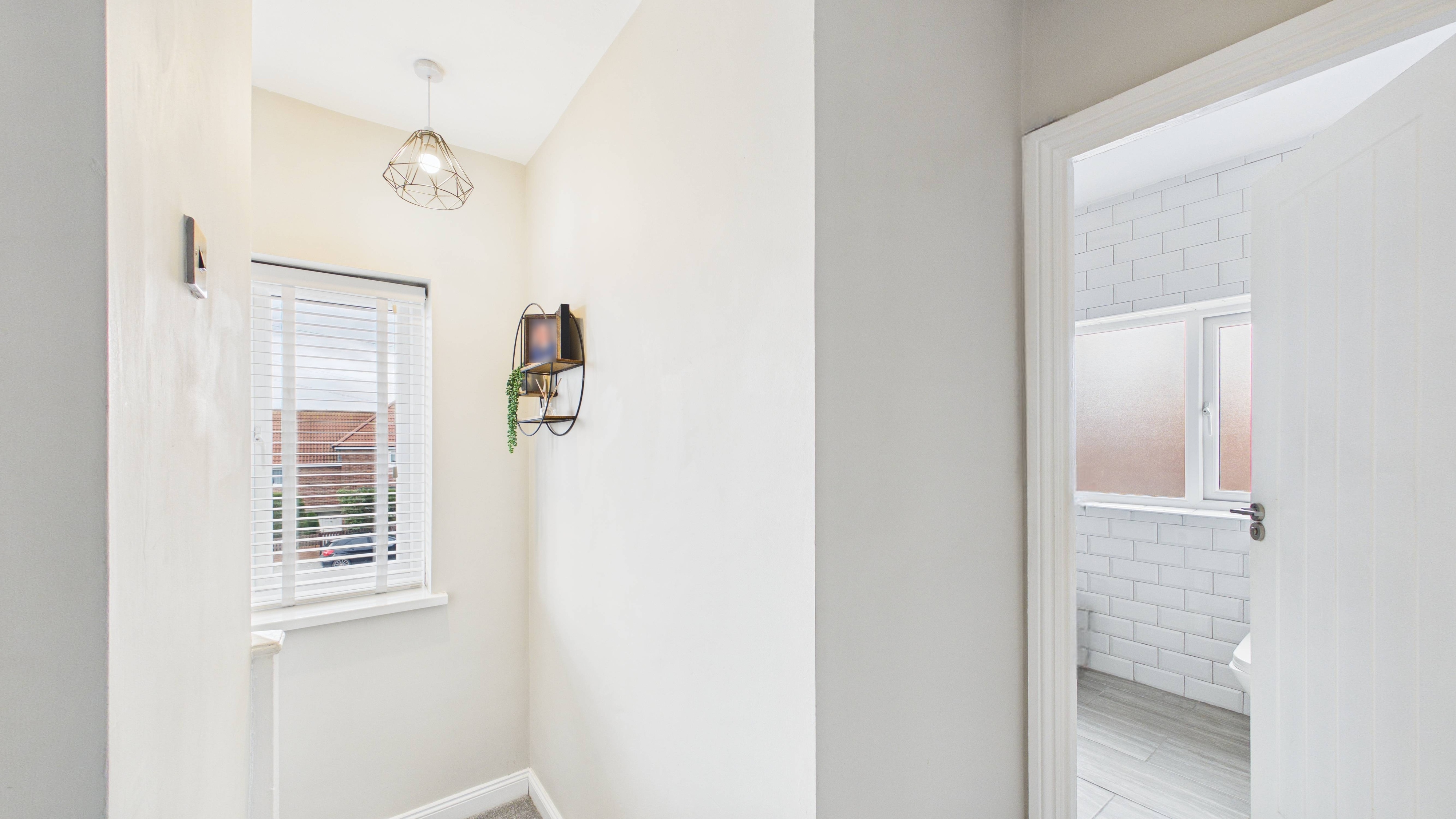 Image 11 - Landing (1)