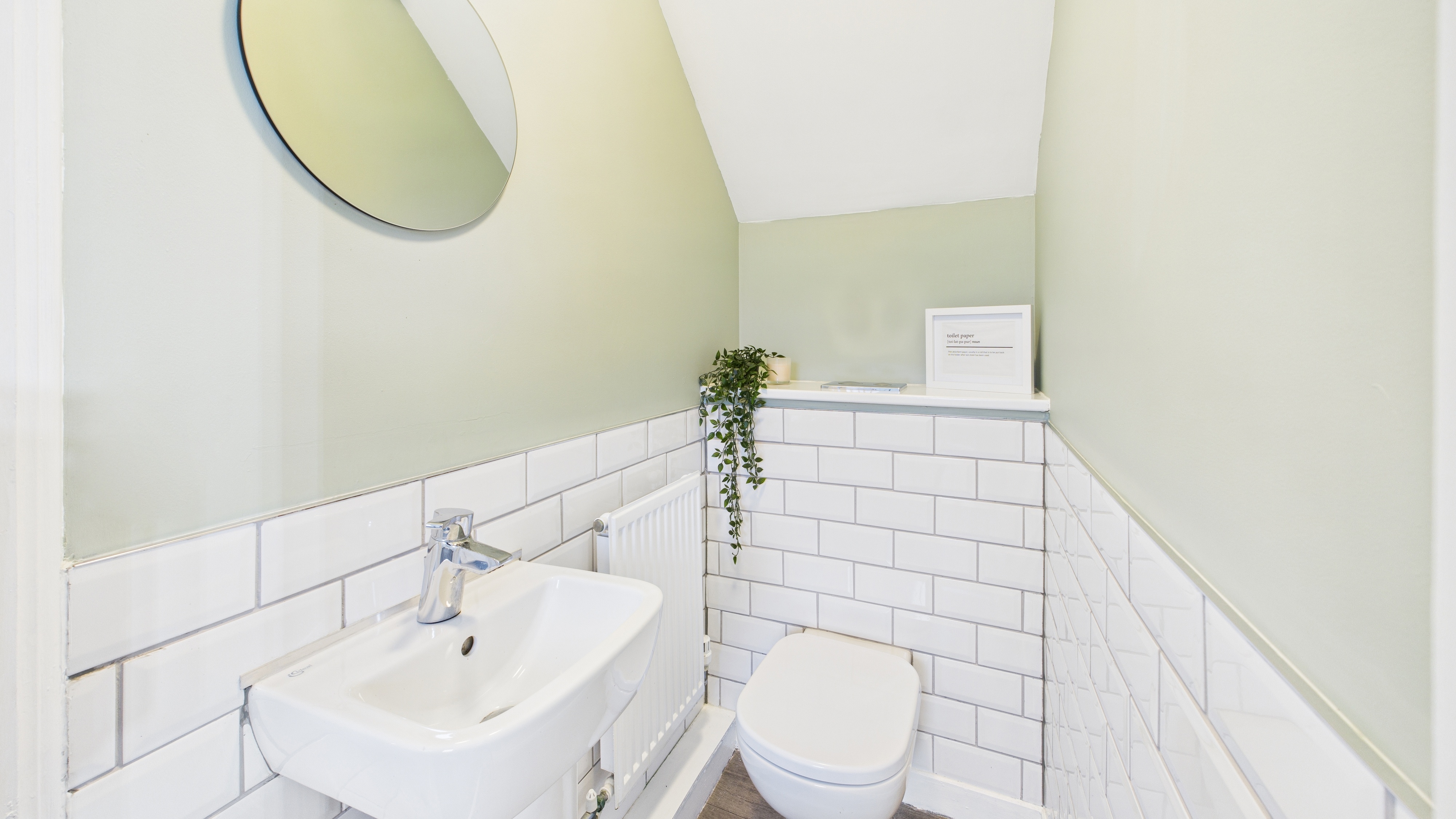 Image 10 - Downstairs Bathroom