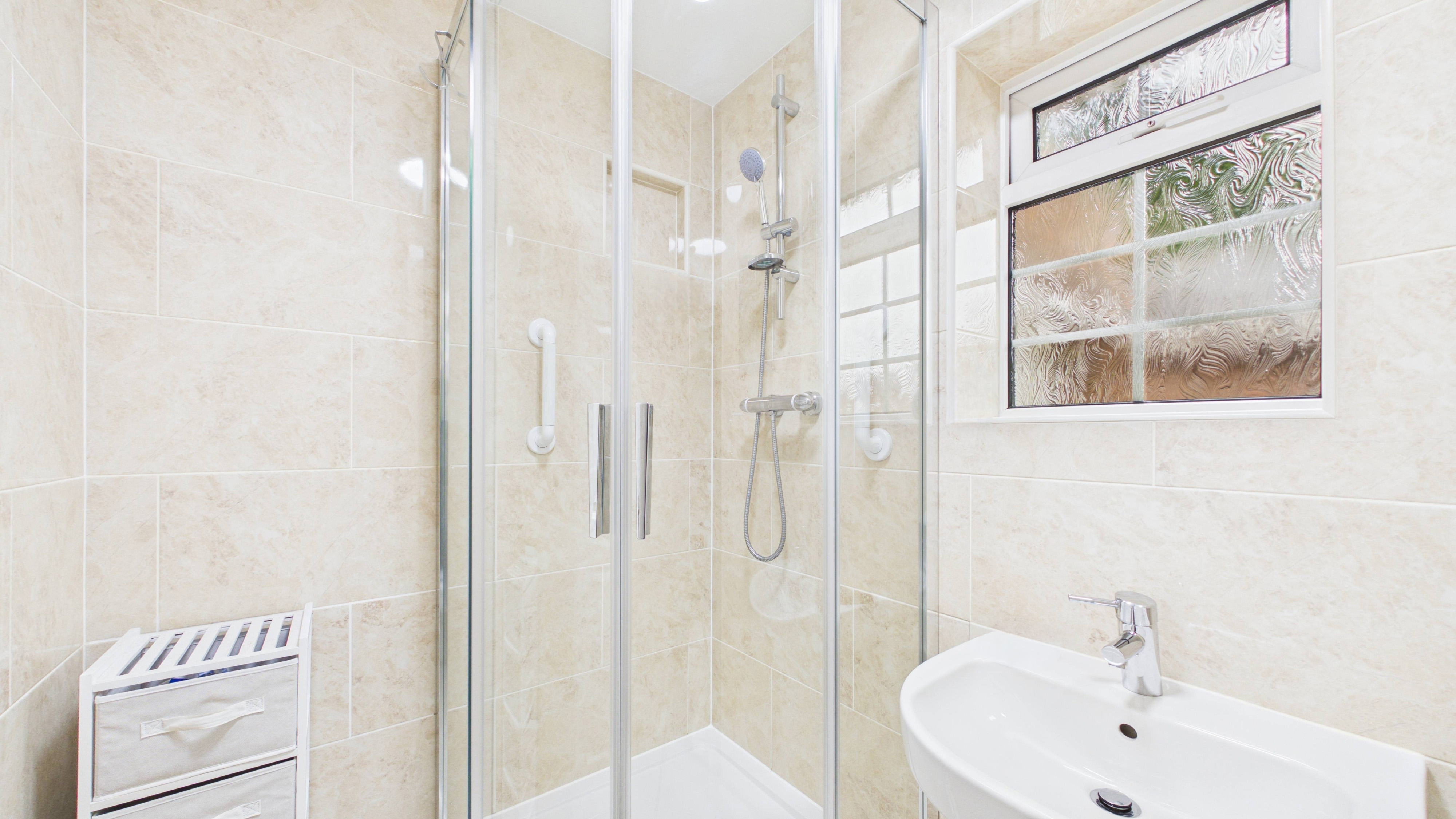 Image 13 - Bathroom (1)