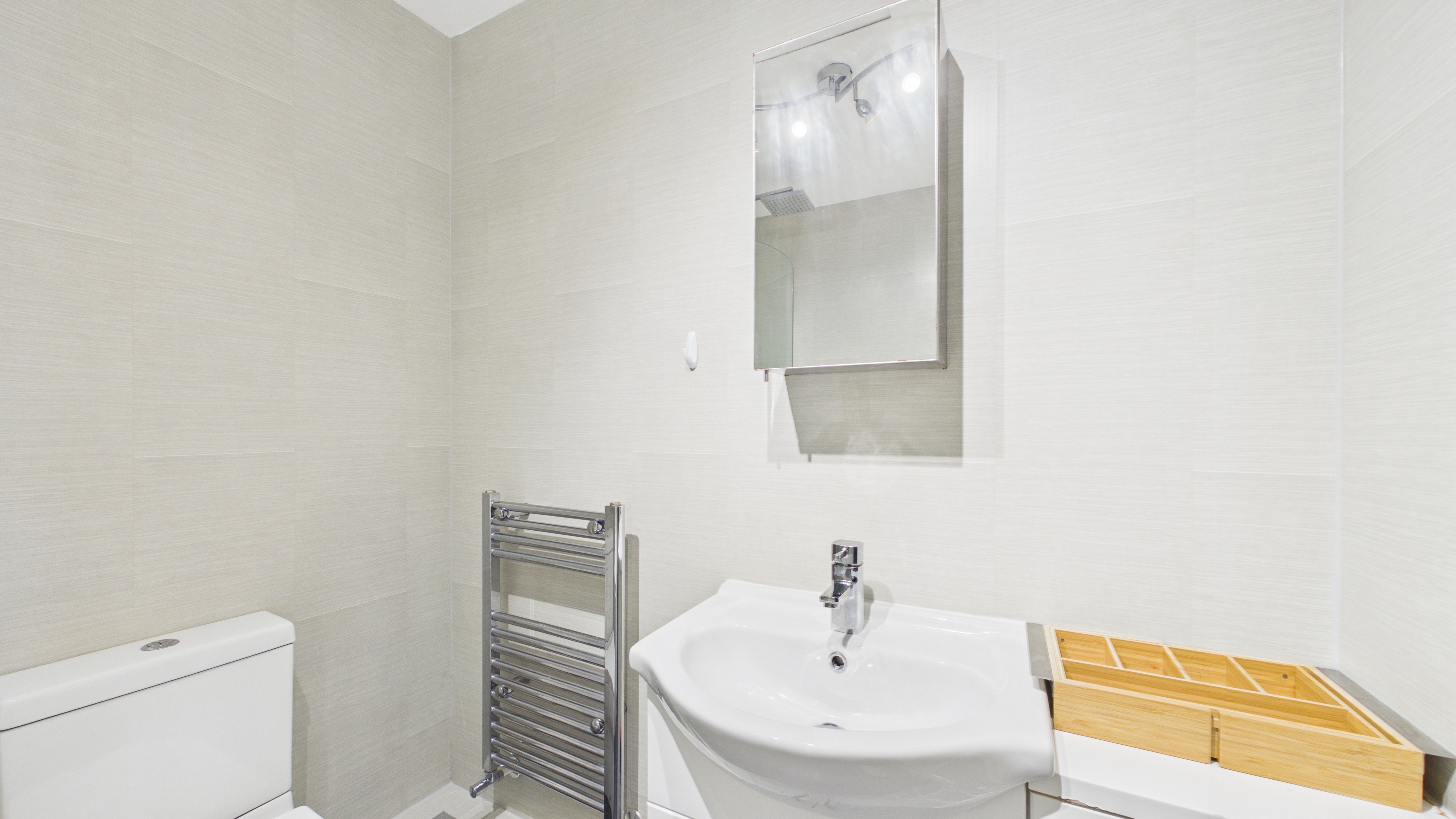 Image 14 - Bathroom (1)