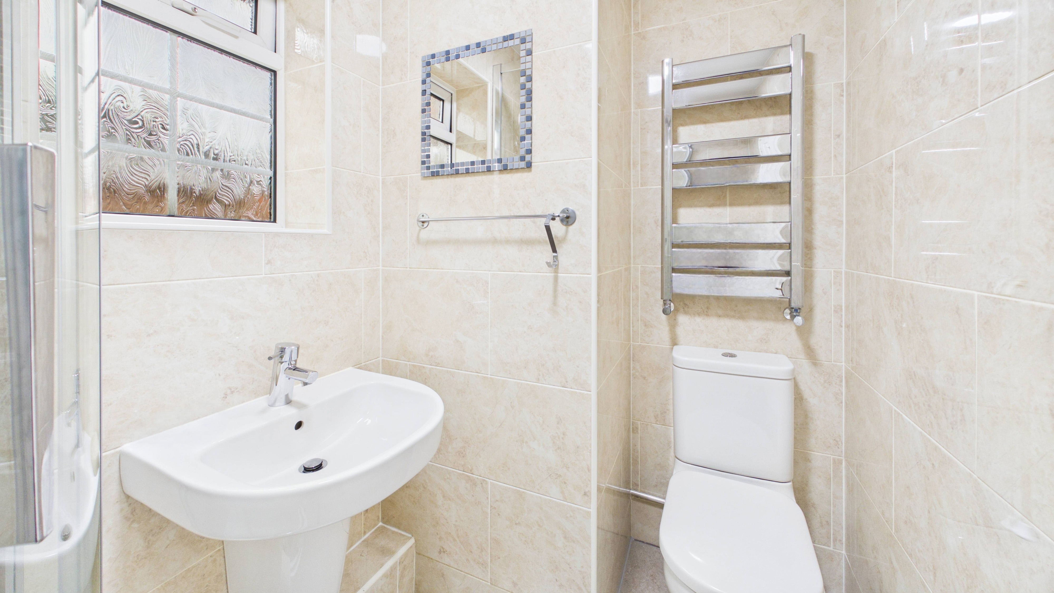 Image 14 - Bathroom (2)