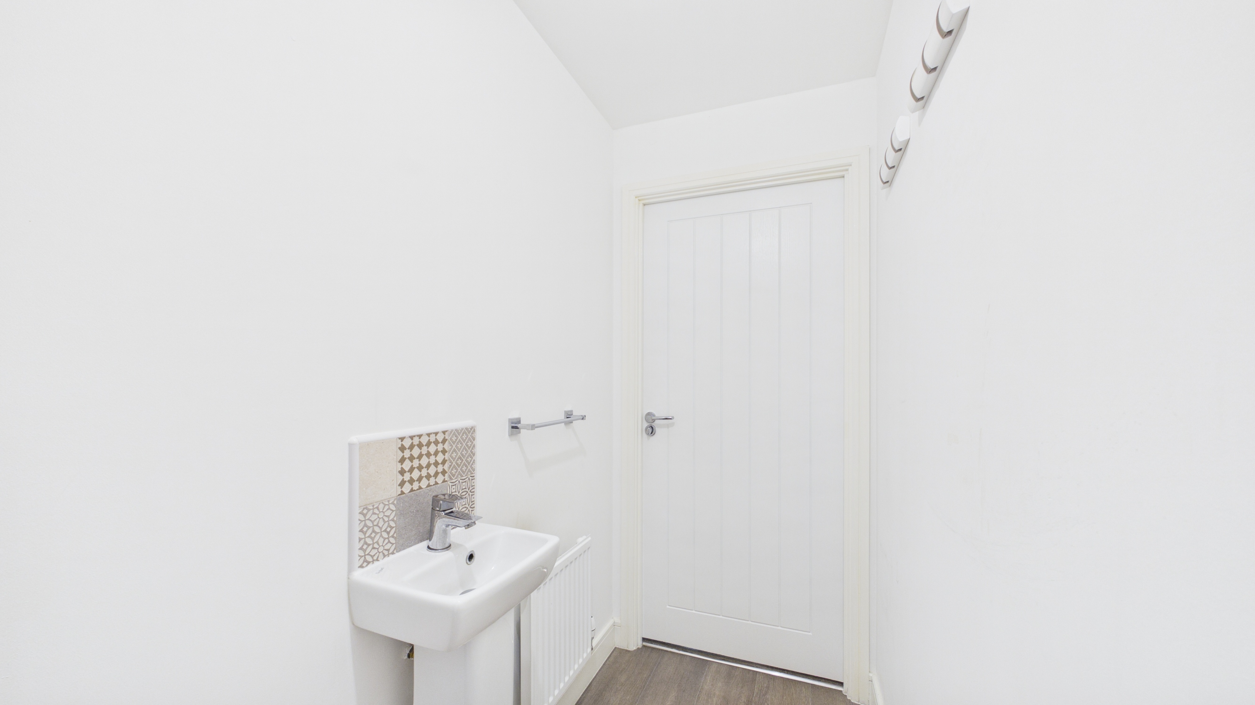 Image 12 - Downstairs WC (2)