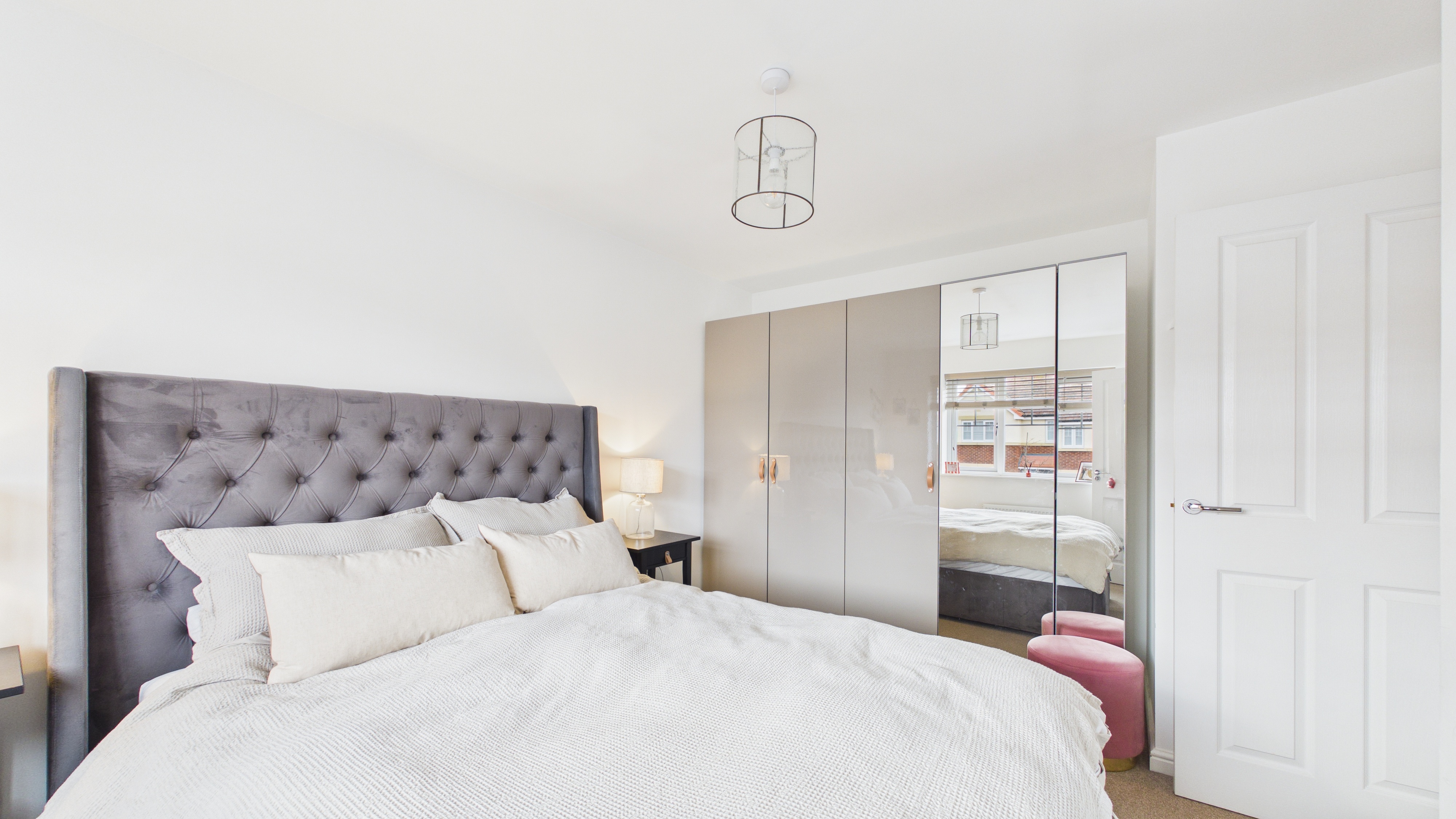 Image 15 - Bedroom (2)