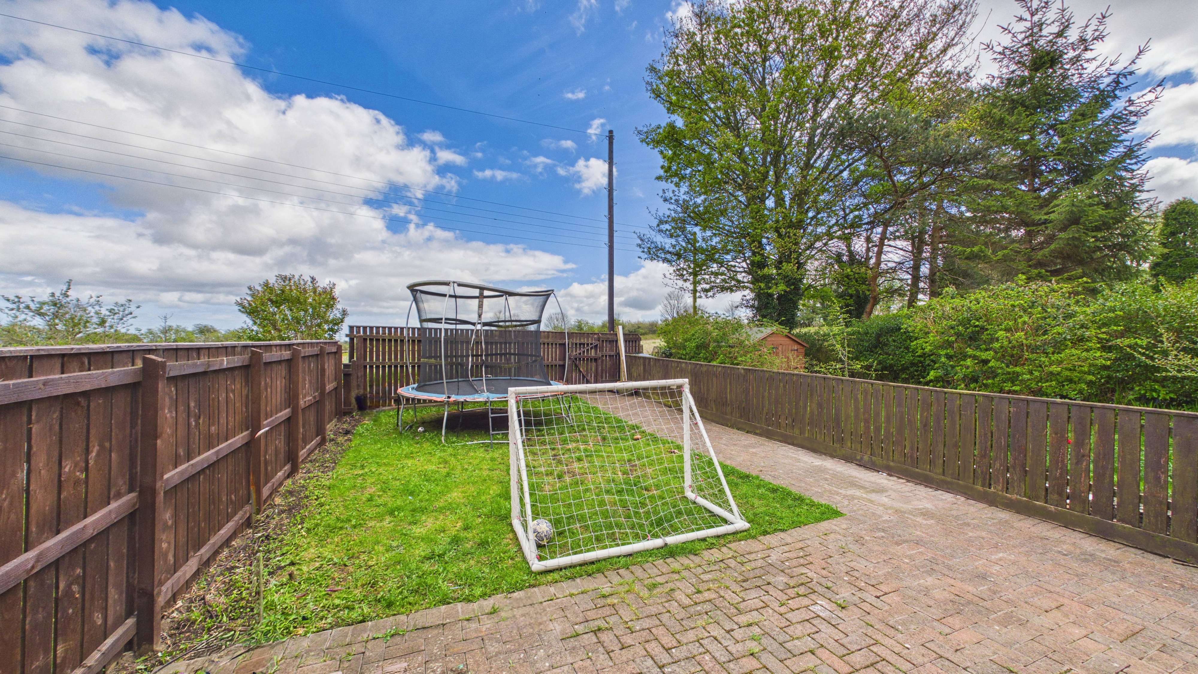 Image 15 - Front Garden (1)