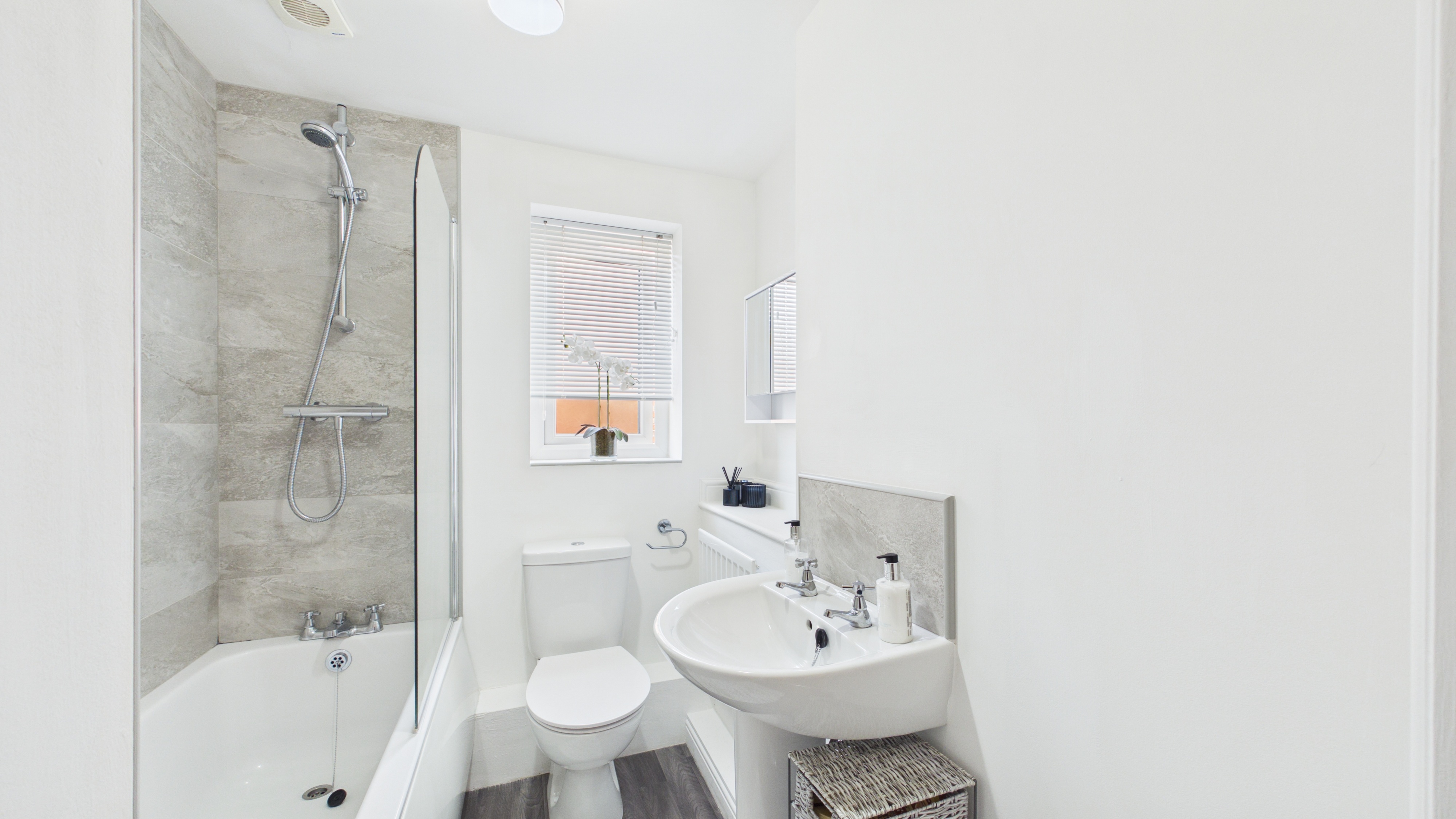 Image 17 - Bathroom