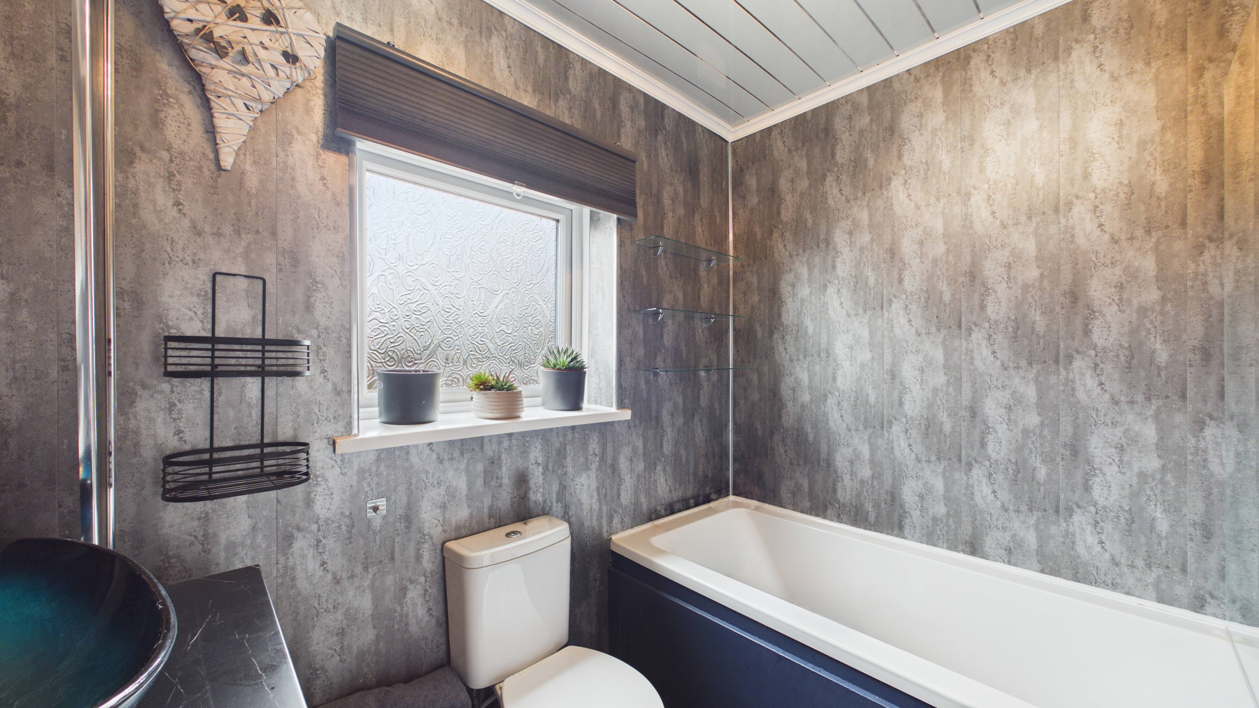 Image 14 - Bathroom (1)