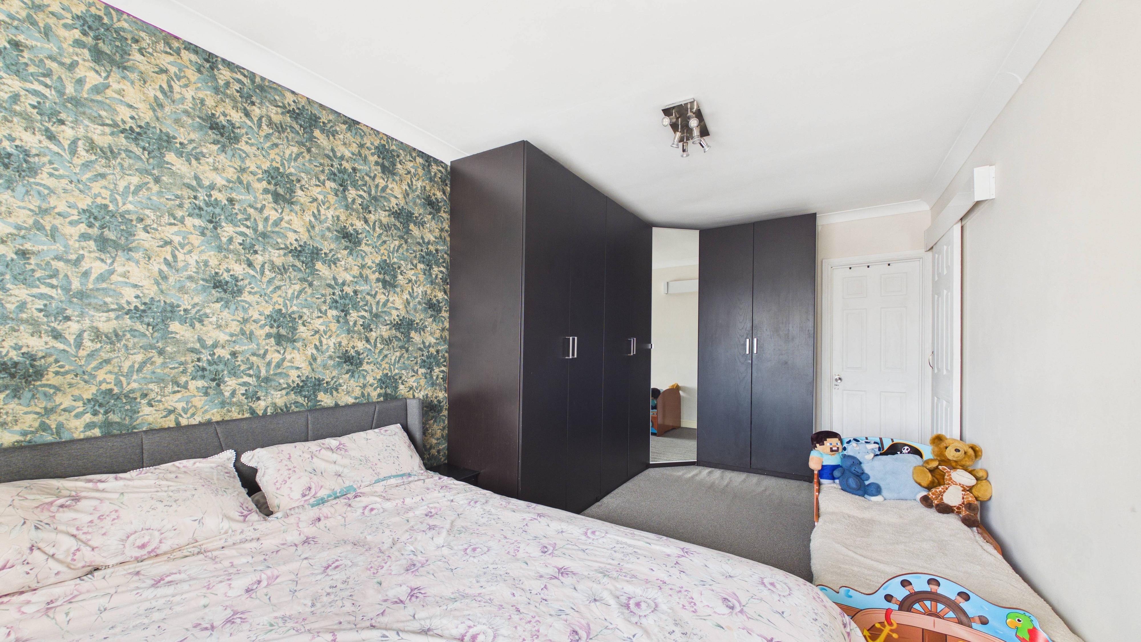 Image 15 - Bedroom (1)