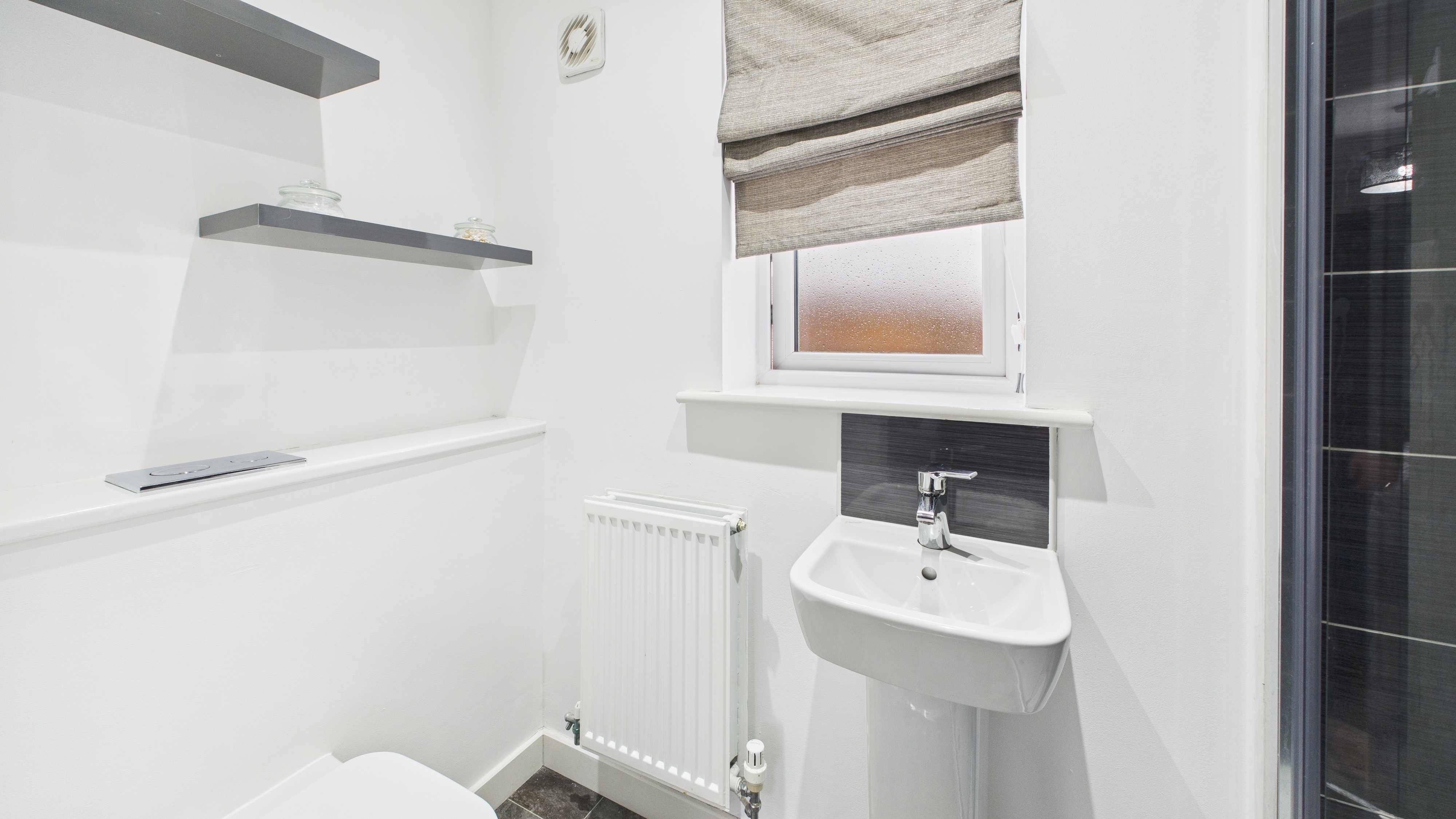 Image 15 - En-Suite (2)