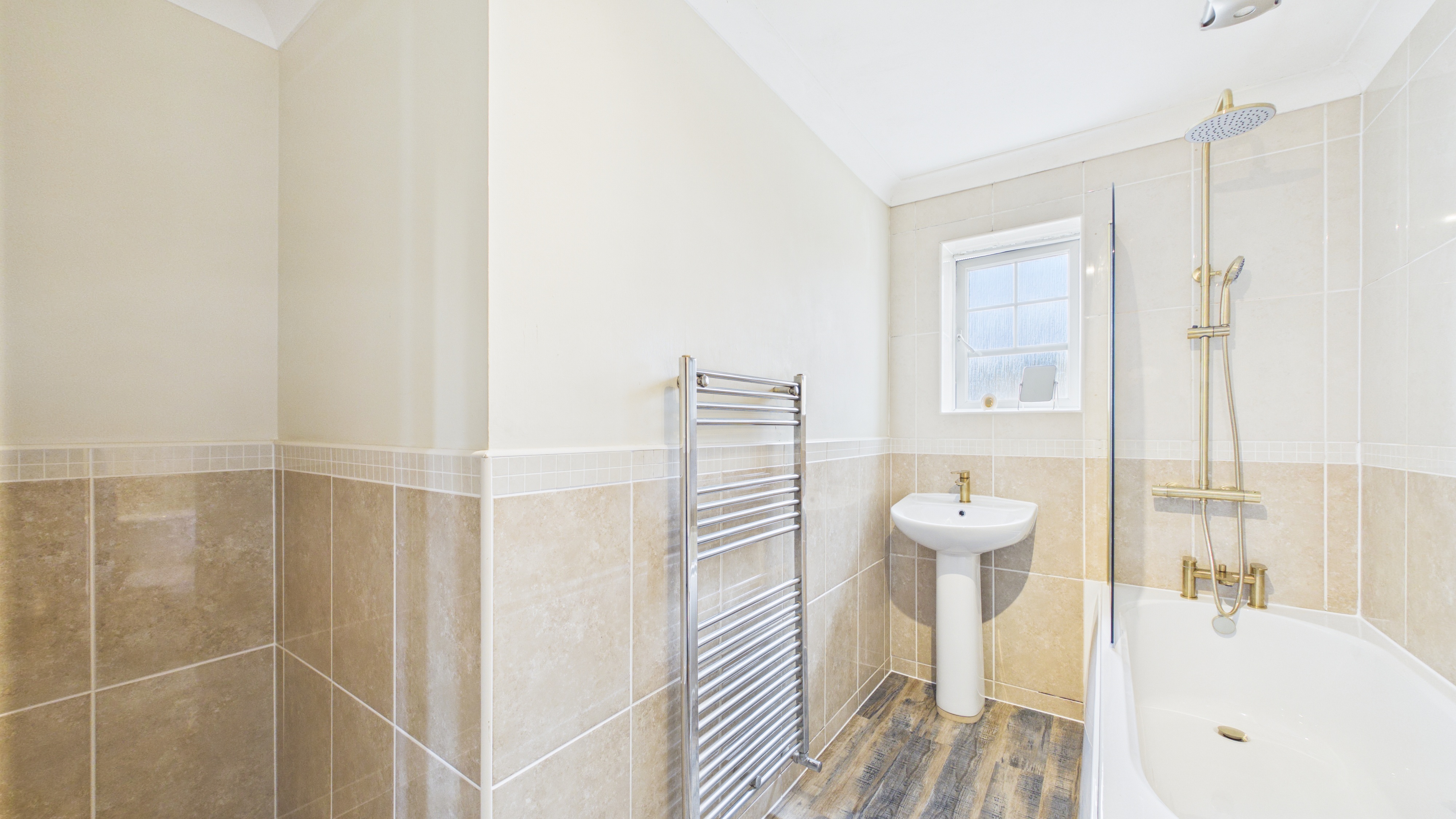 Image 20 - Bathroom (1)