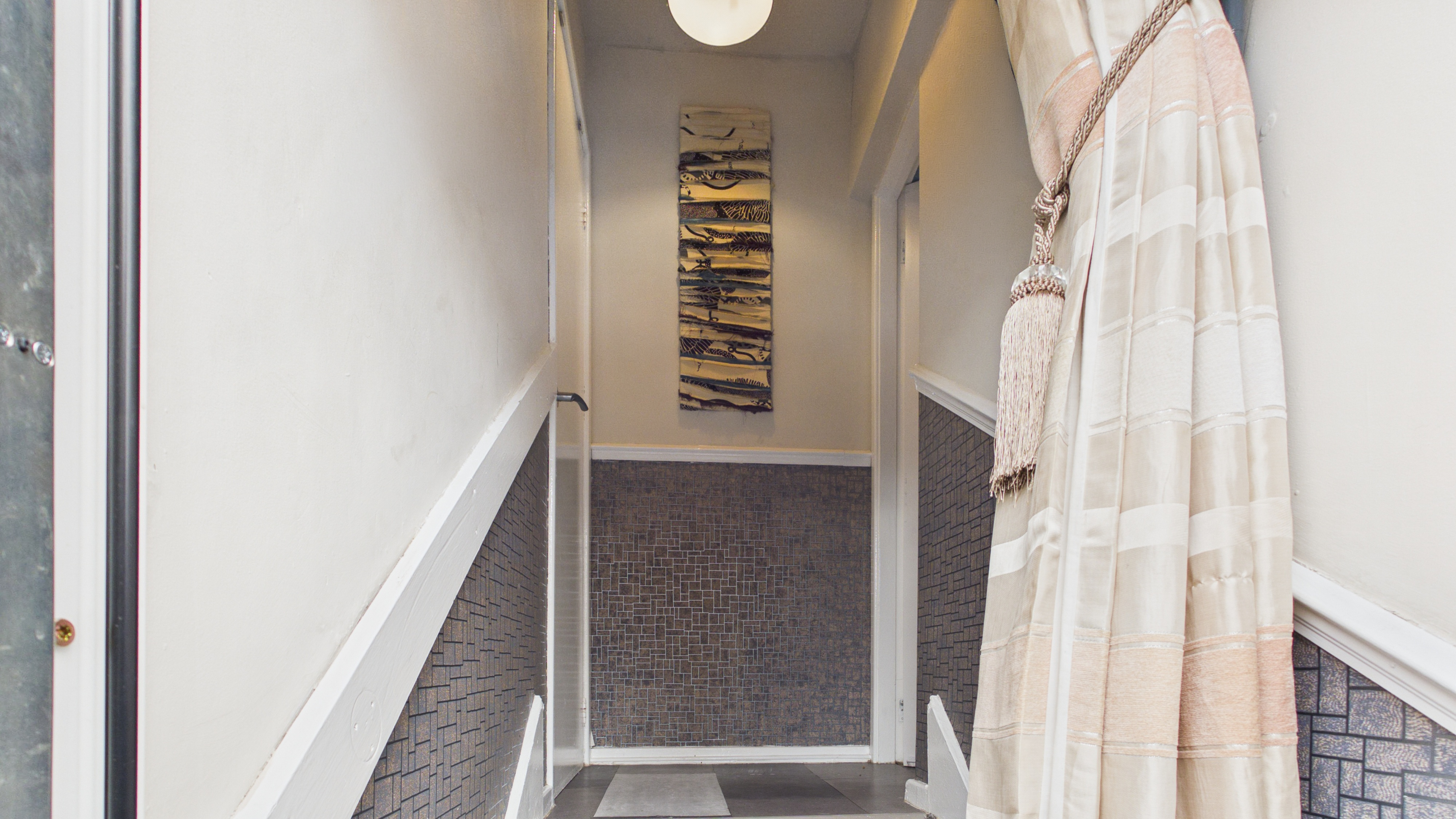 Image 16 - Rear Entrance Hallway