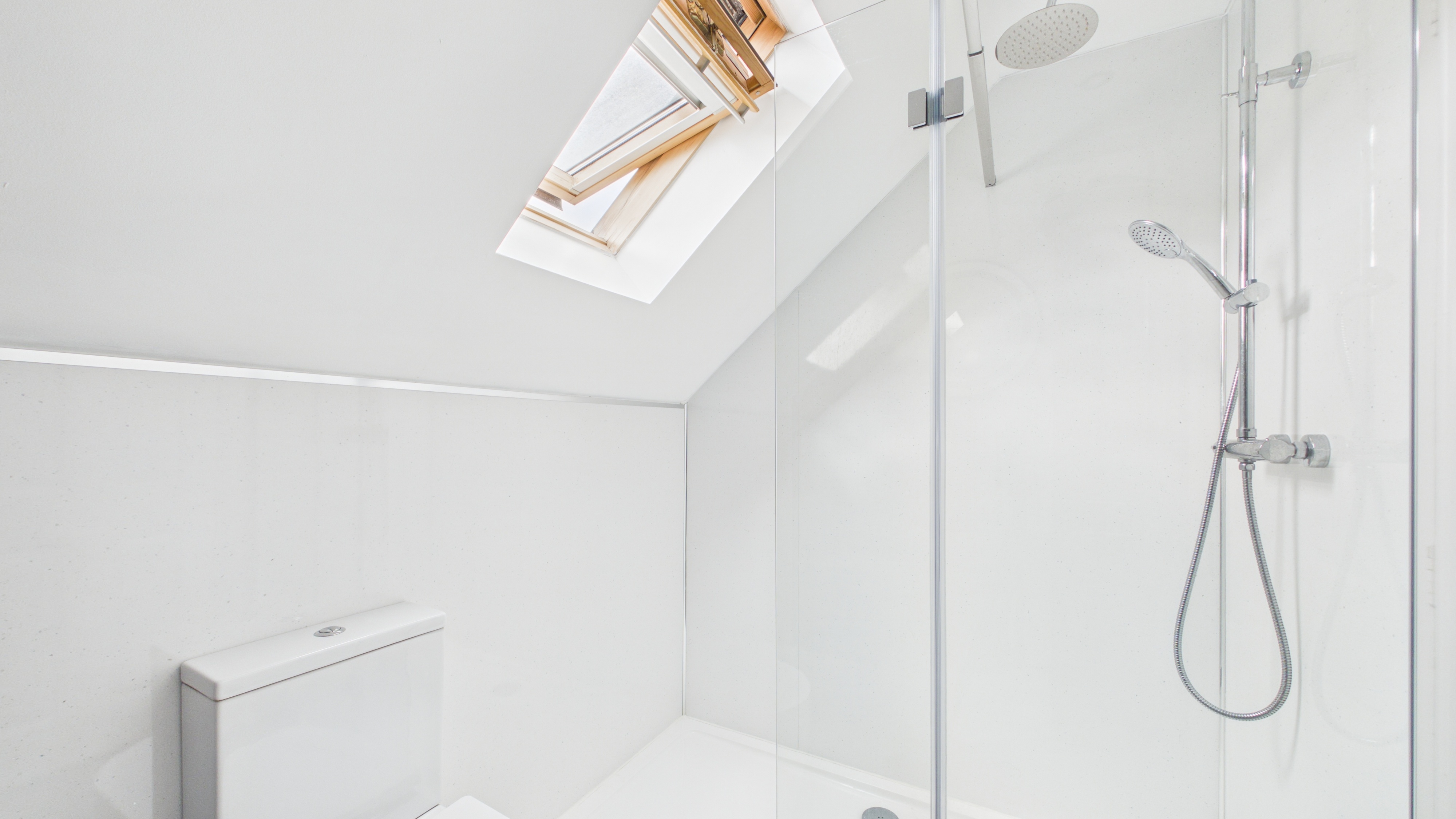 Image 24 - Ensuite Bathroom (1)