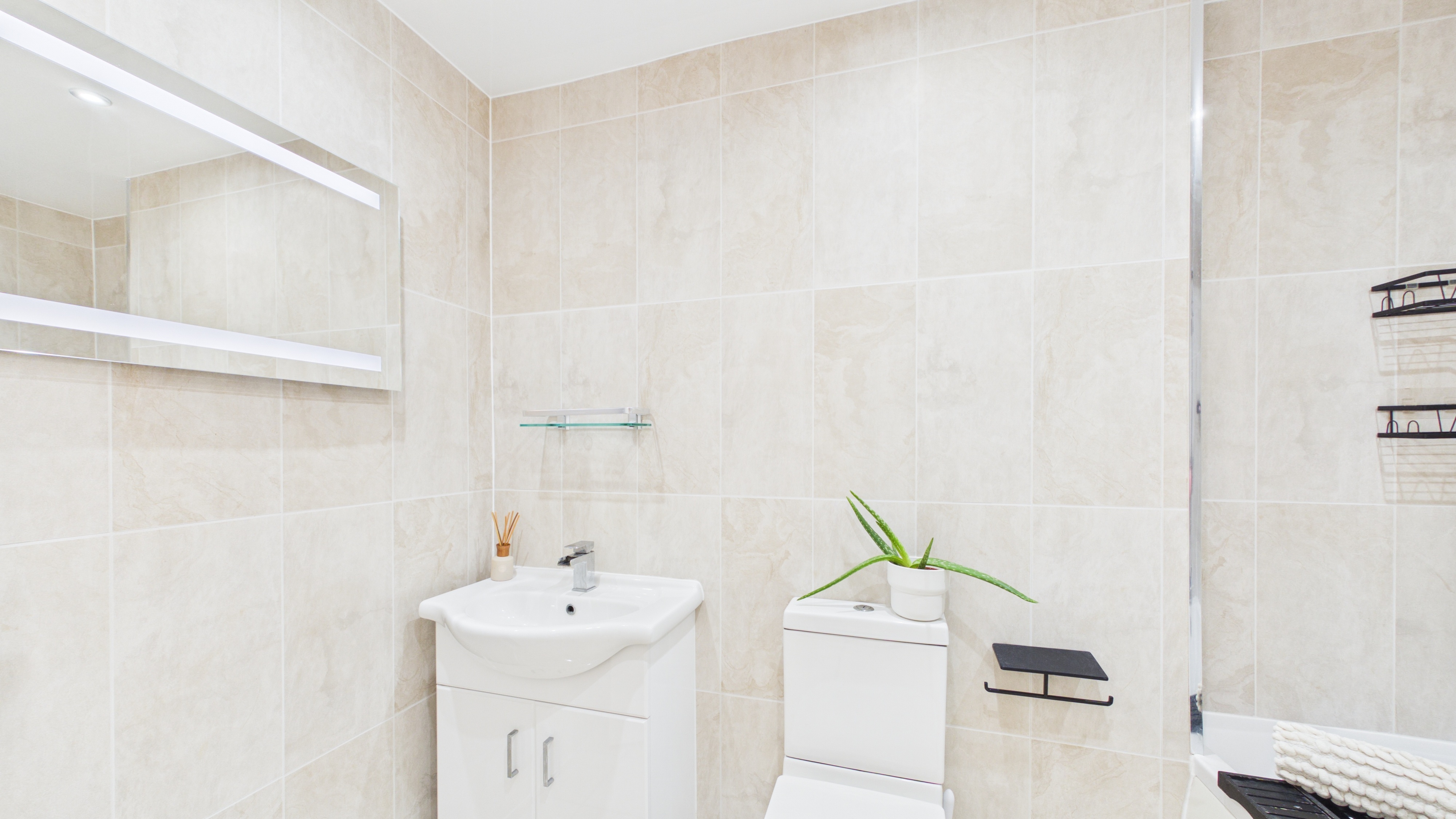 Image 19 - Bathroom (1)