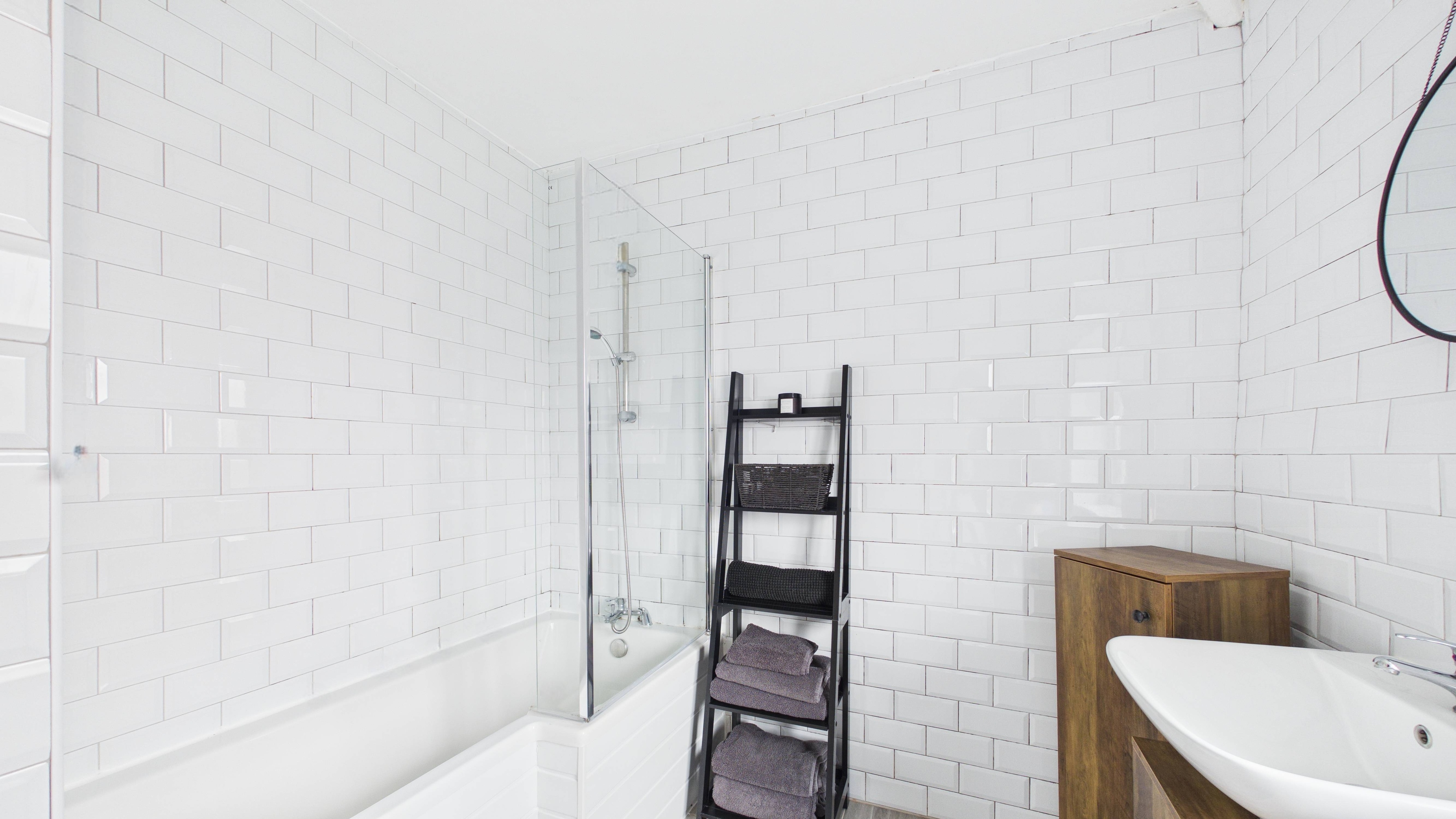 Image 21 - Bathroom (2)