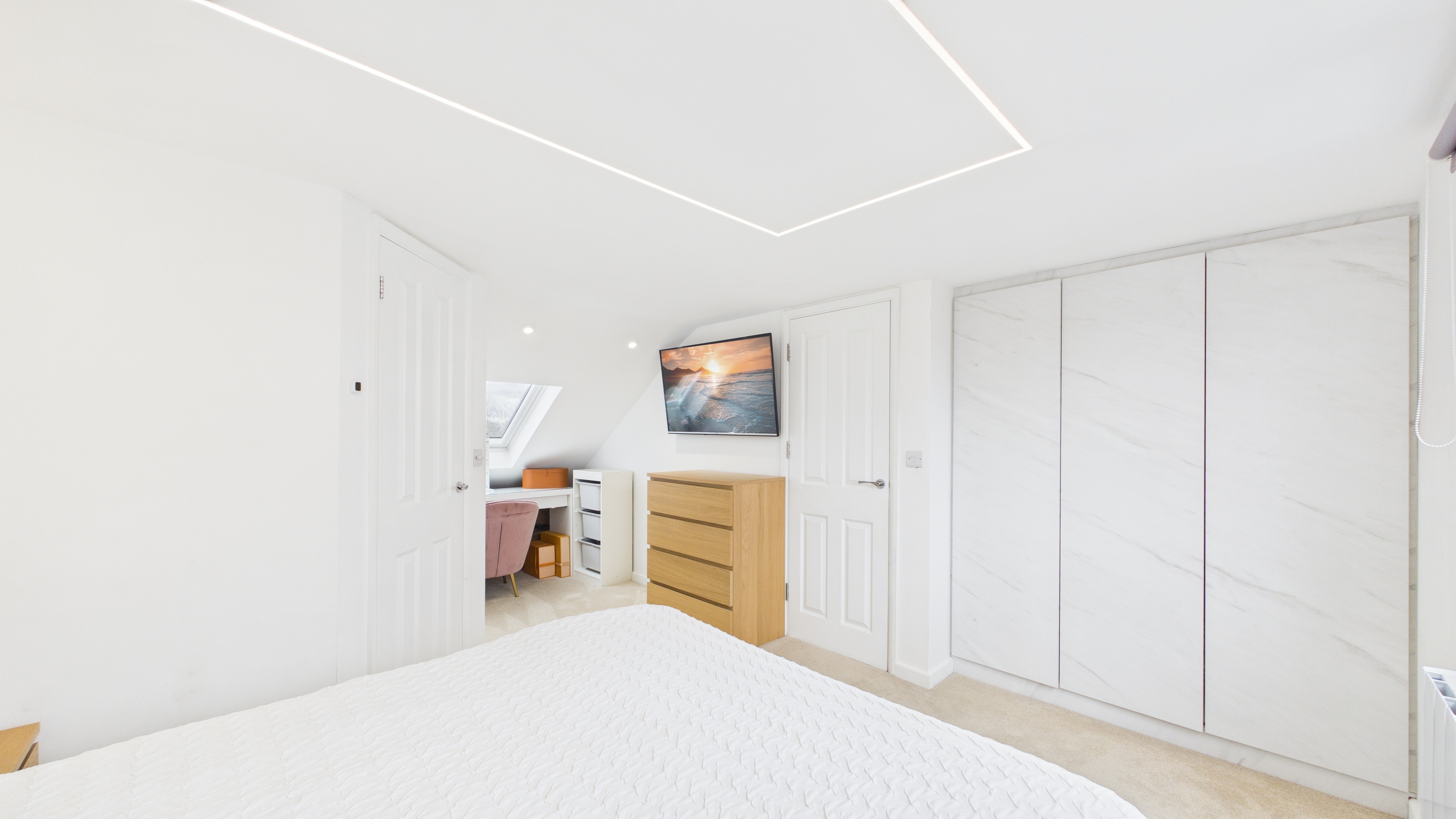 Image 23 - Master Bedroom (2)