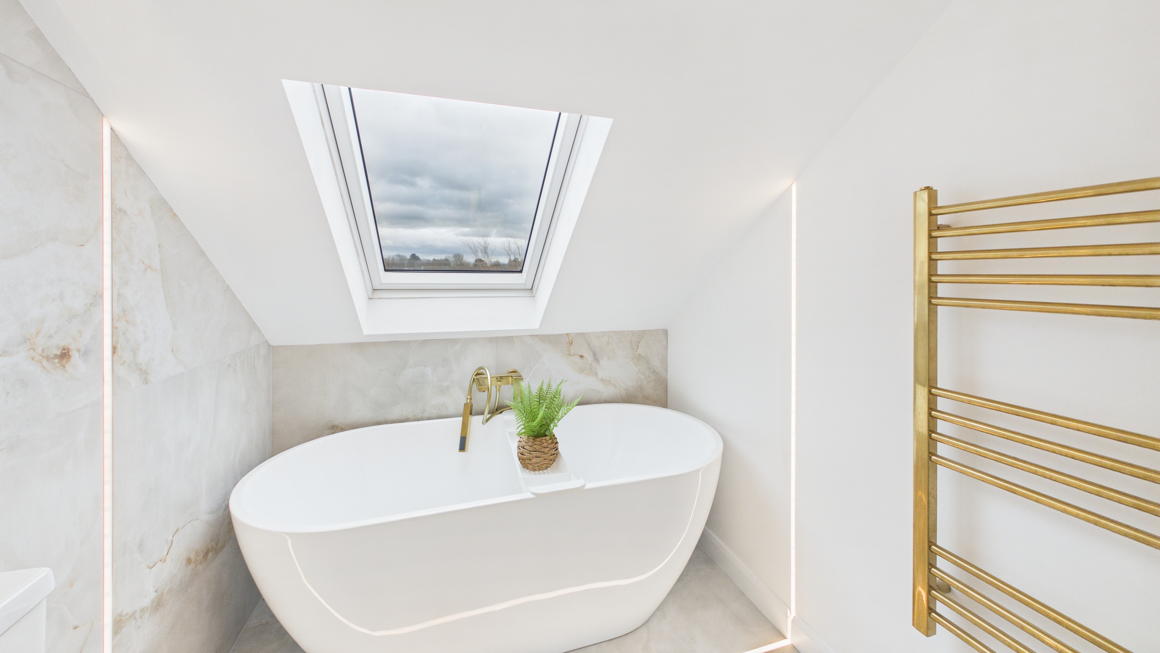 Image 26 - Ensuite (2)