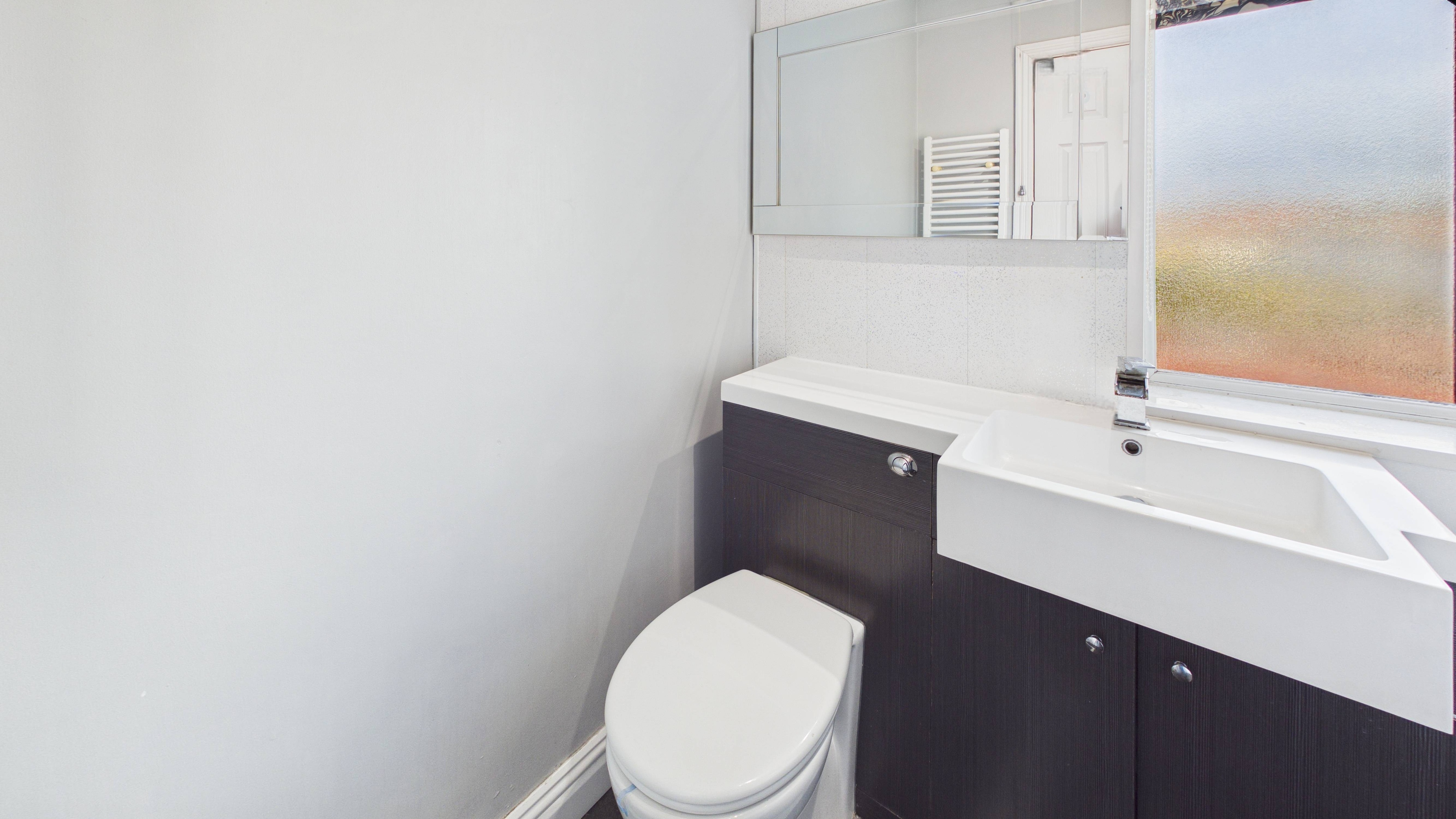 Image 22 - Bathroom (1)