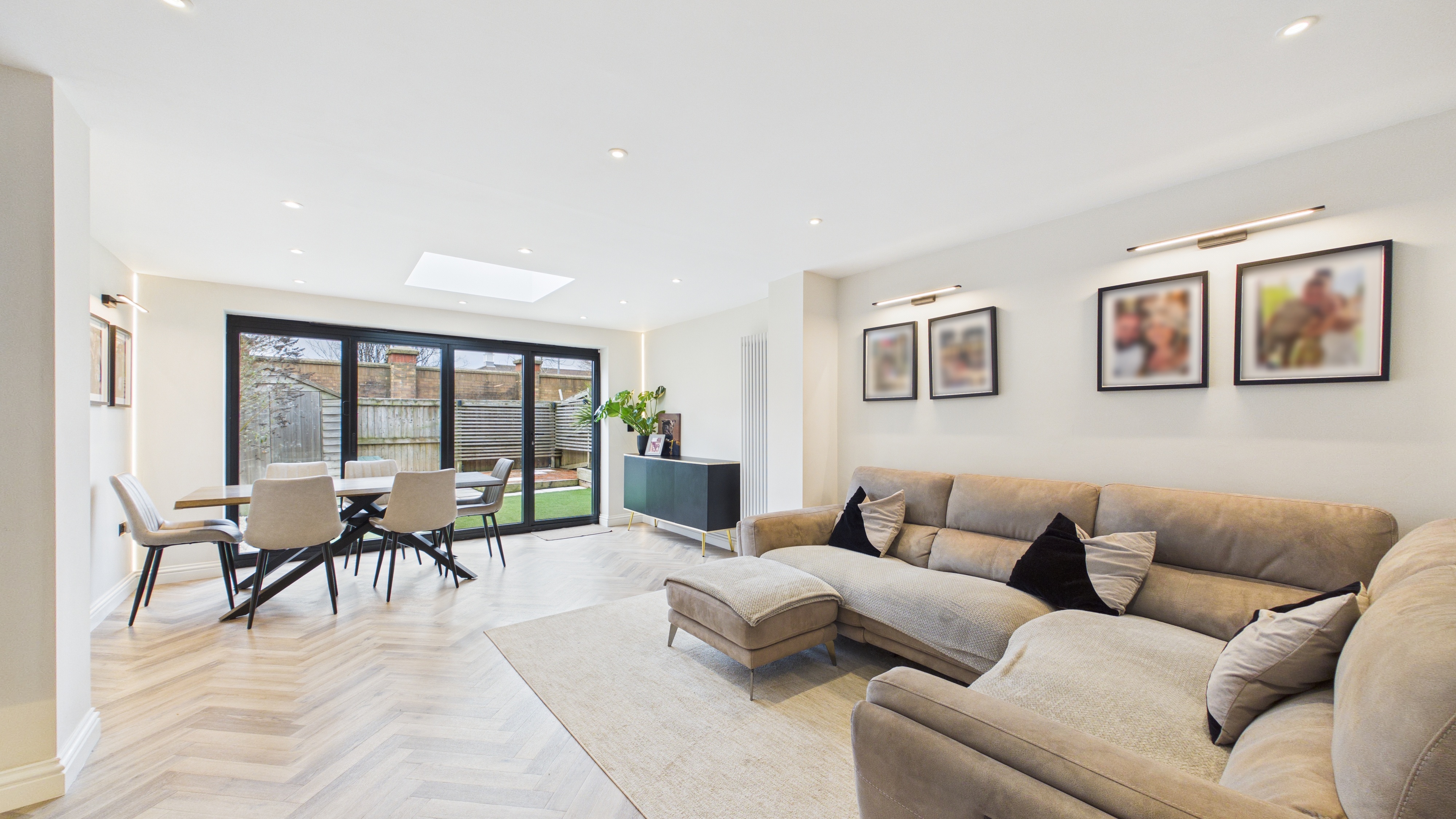 Image 3 - Living Room (1)