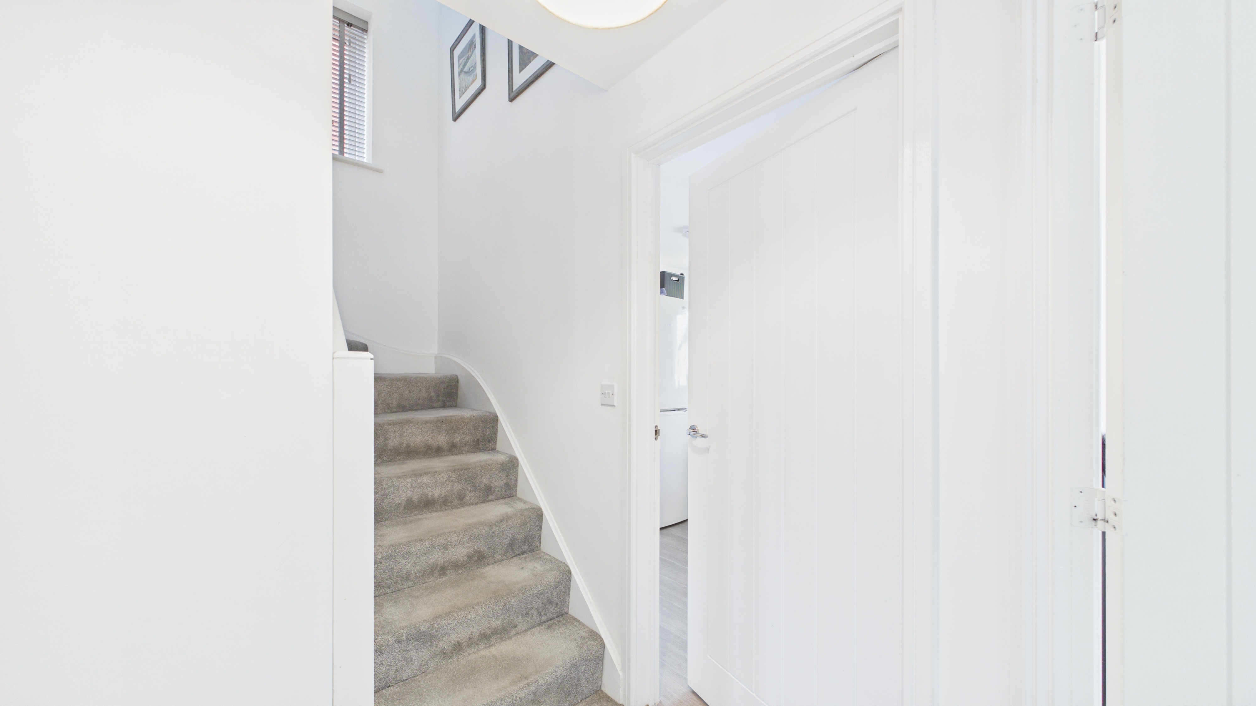 Image 13 - Entrance Hallway (3)