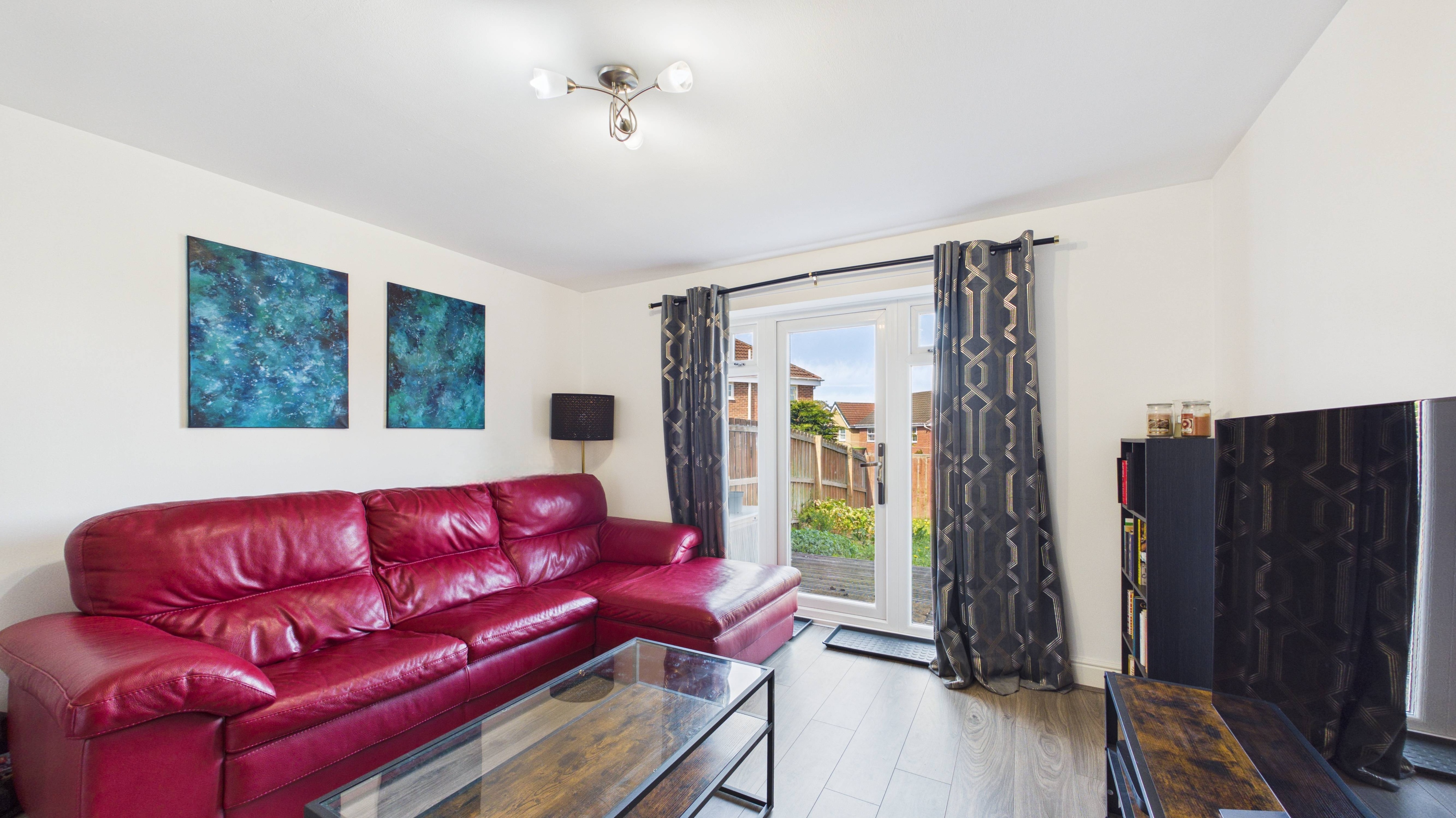 Image 4 - Living Room (1)