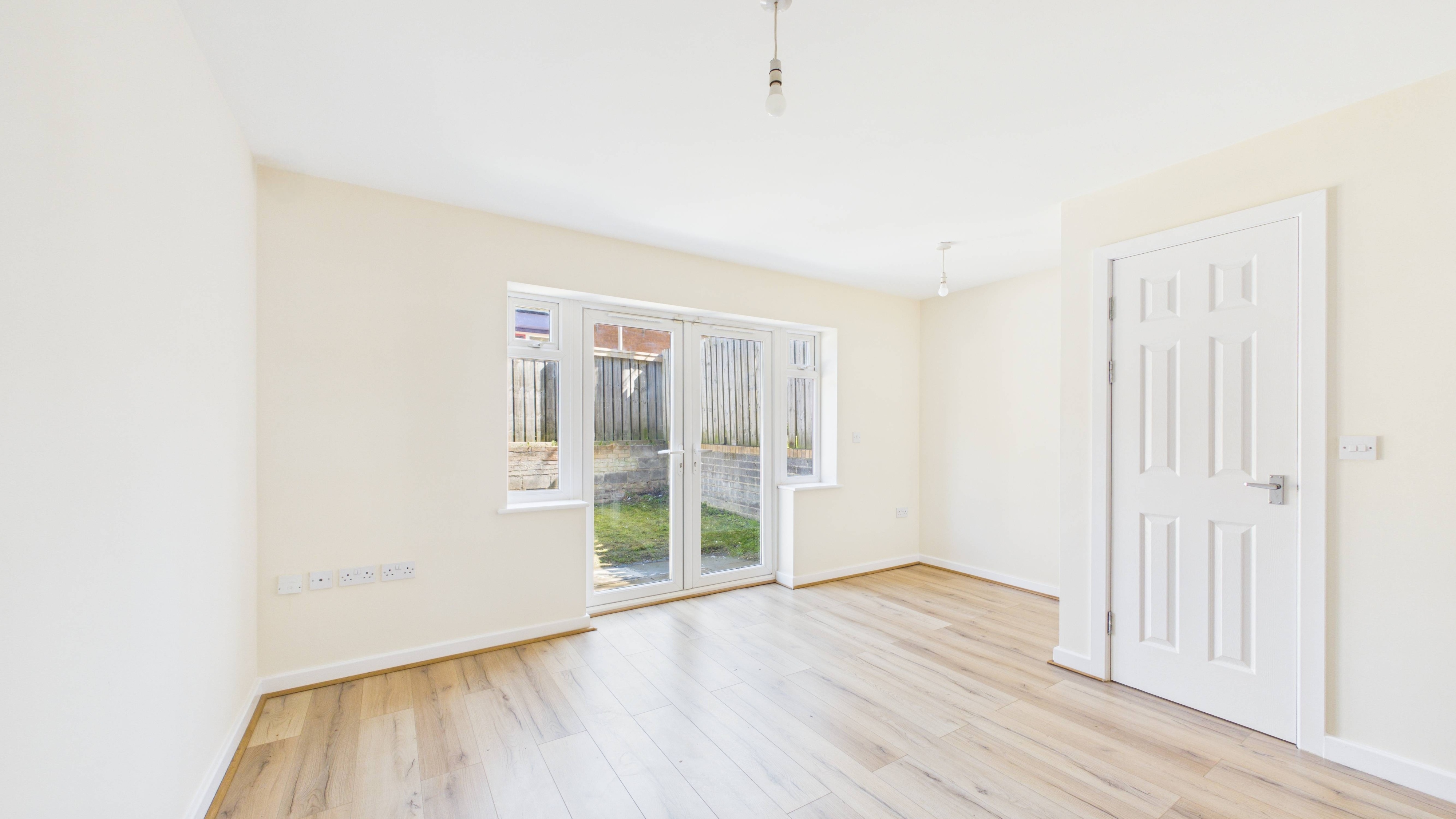 Image 4 - Living Room (1)