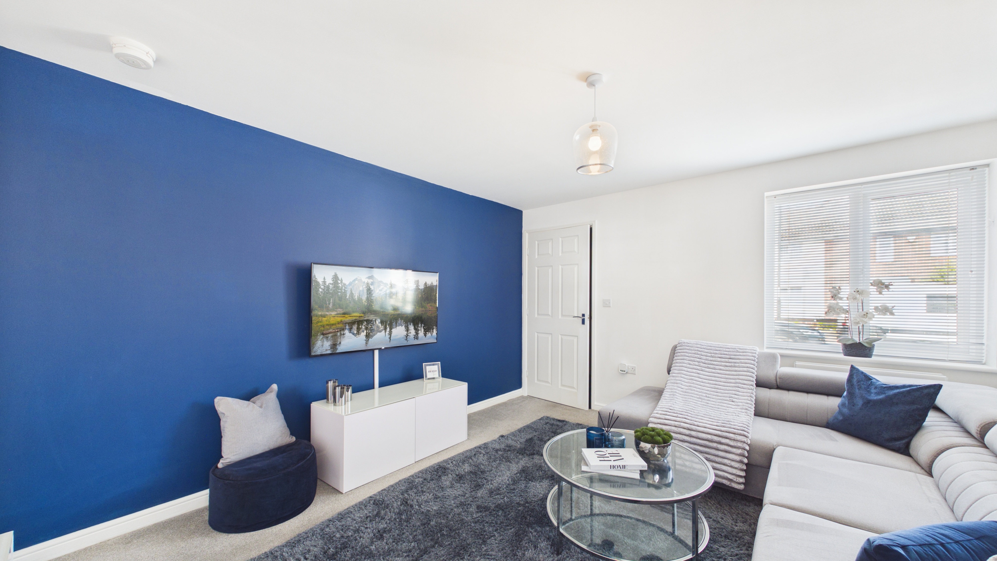 Image 4 - Living Room (2)