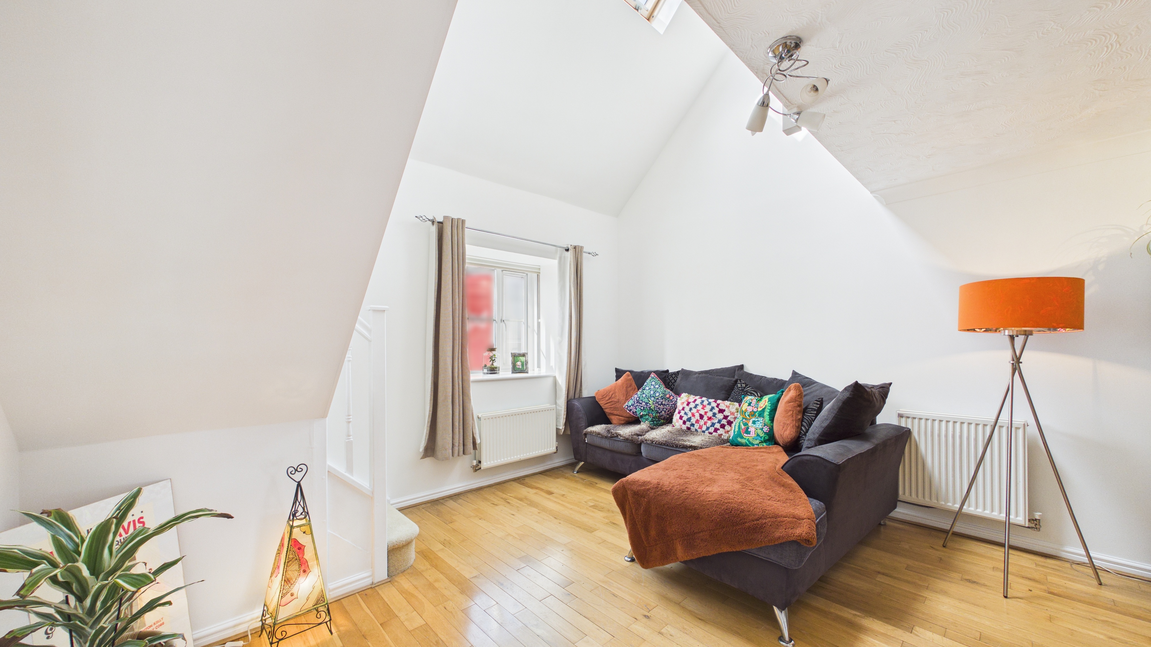 Image 2 - Living Room (1)