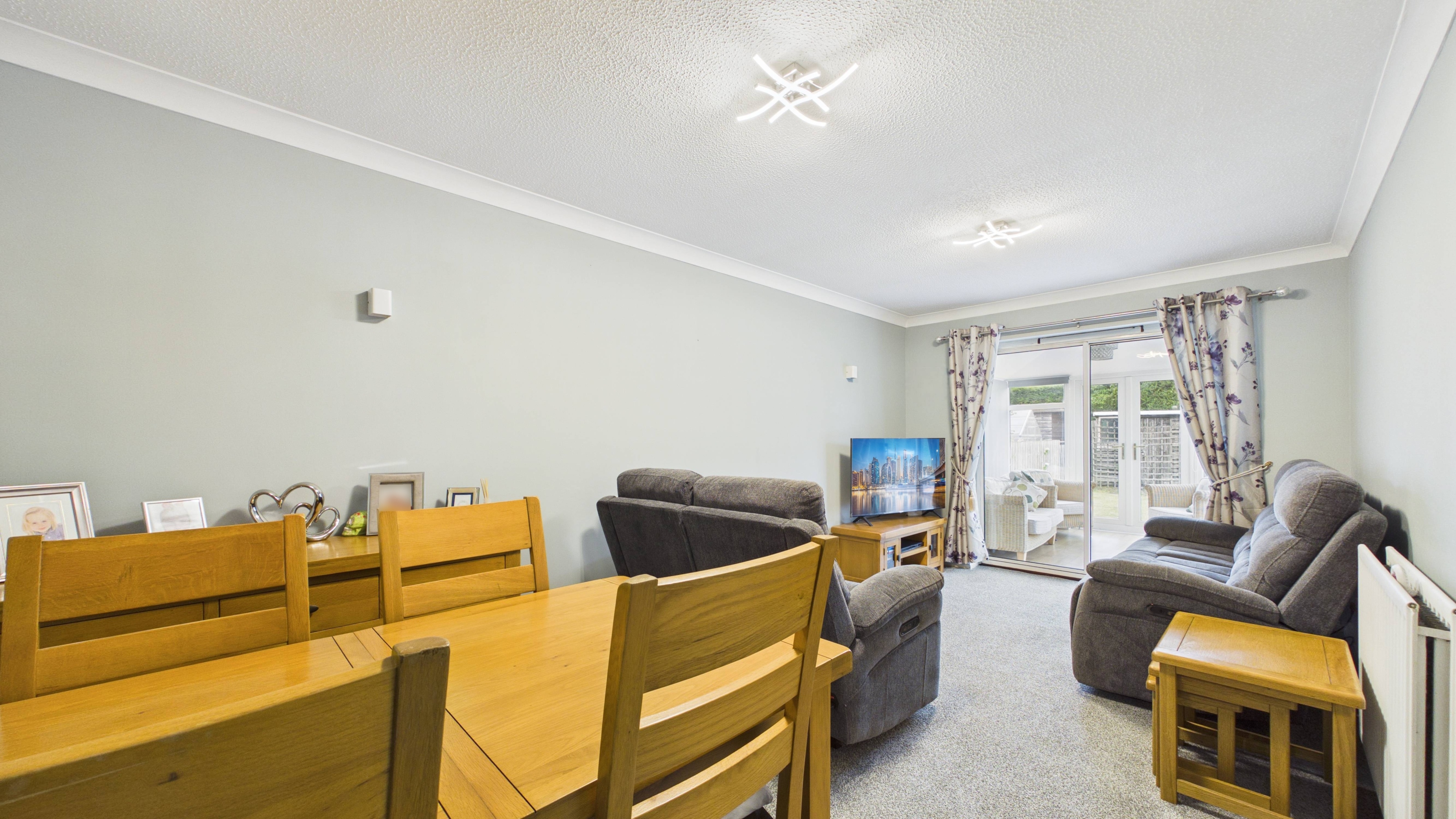Image 5 - Living / Dining Room (1)