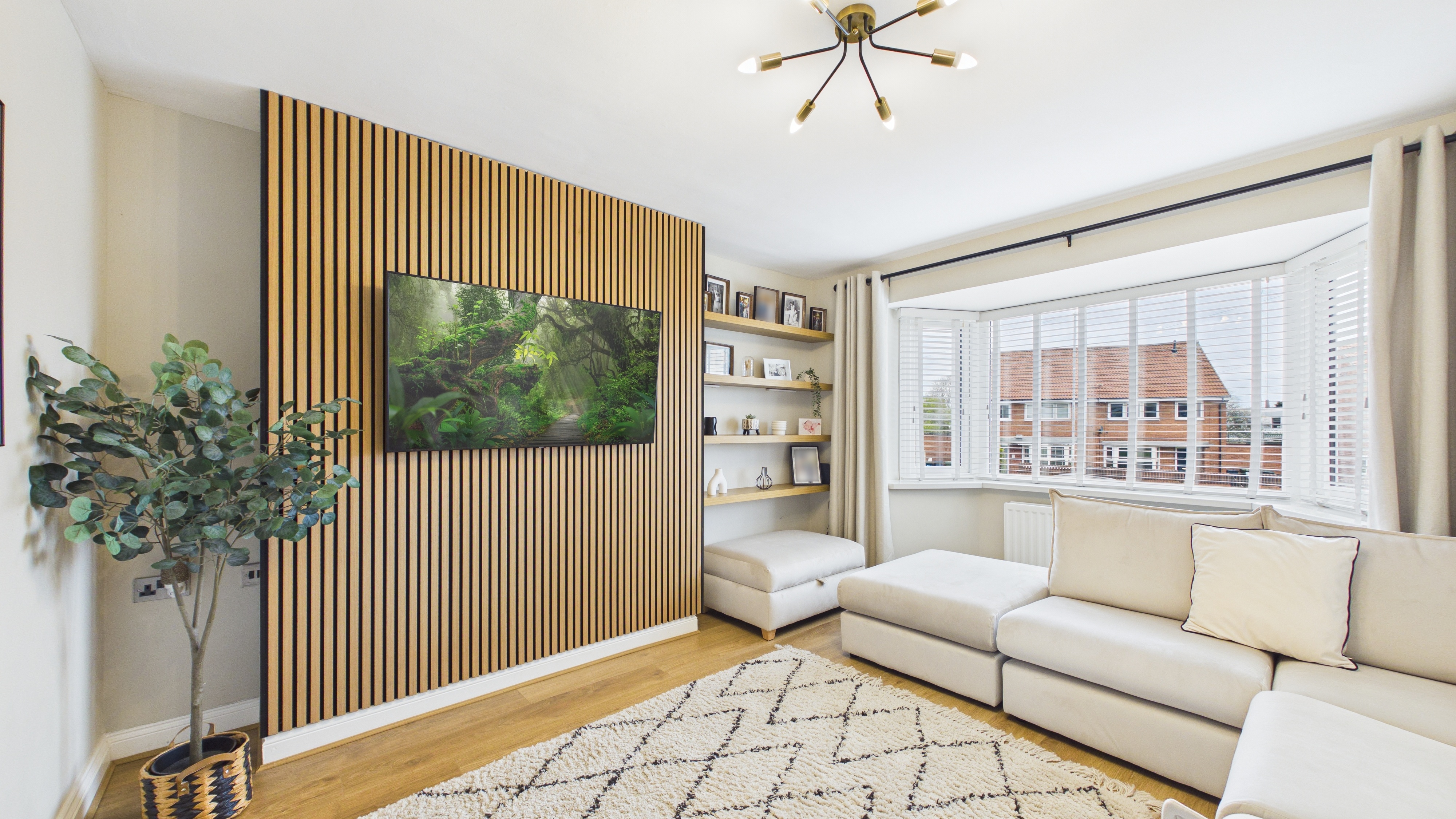 Image 4 - Living Room (1)