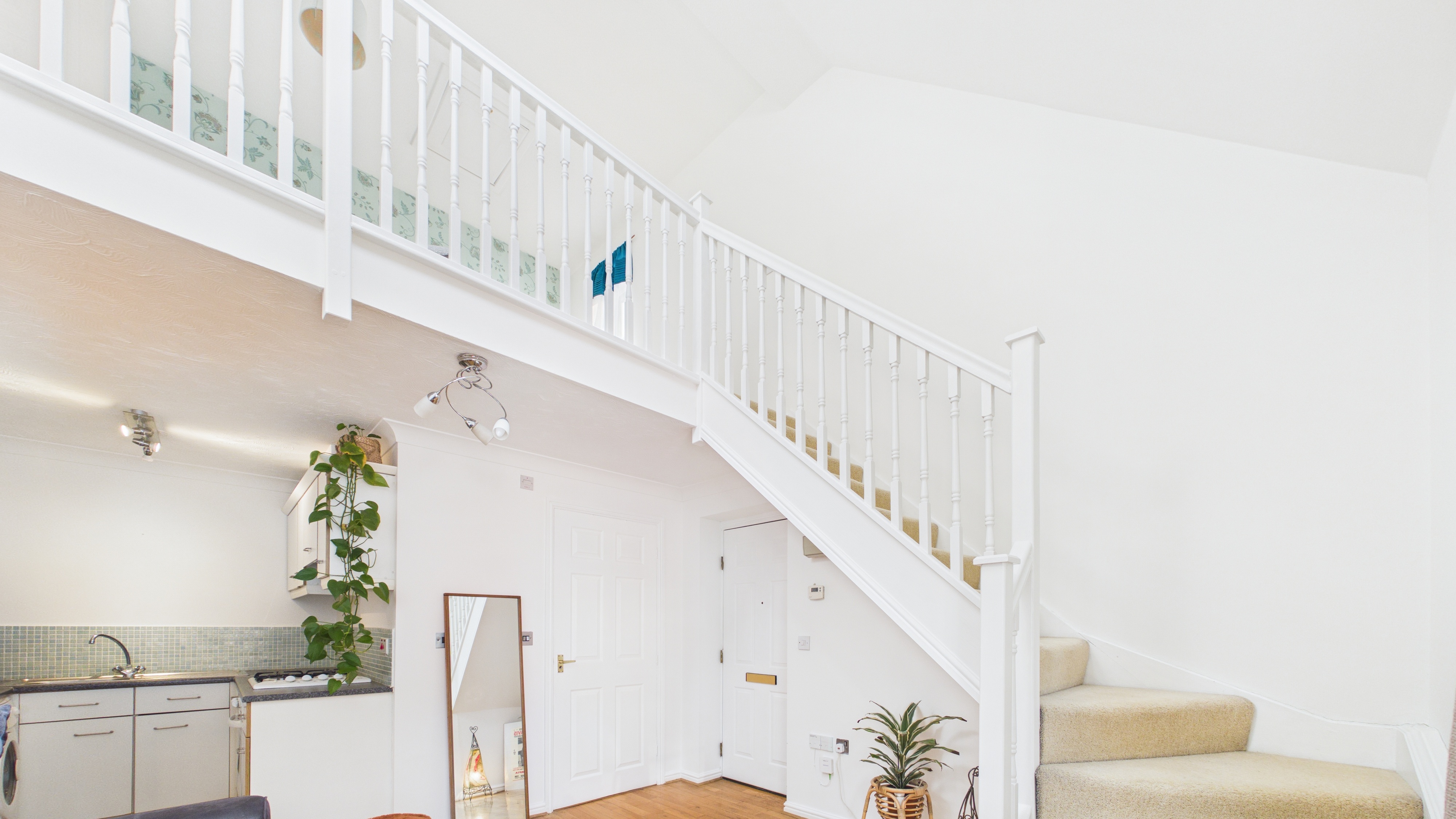 Image 4 - Living Room (3)