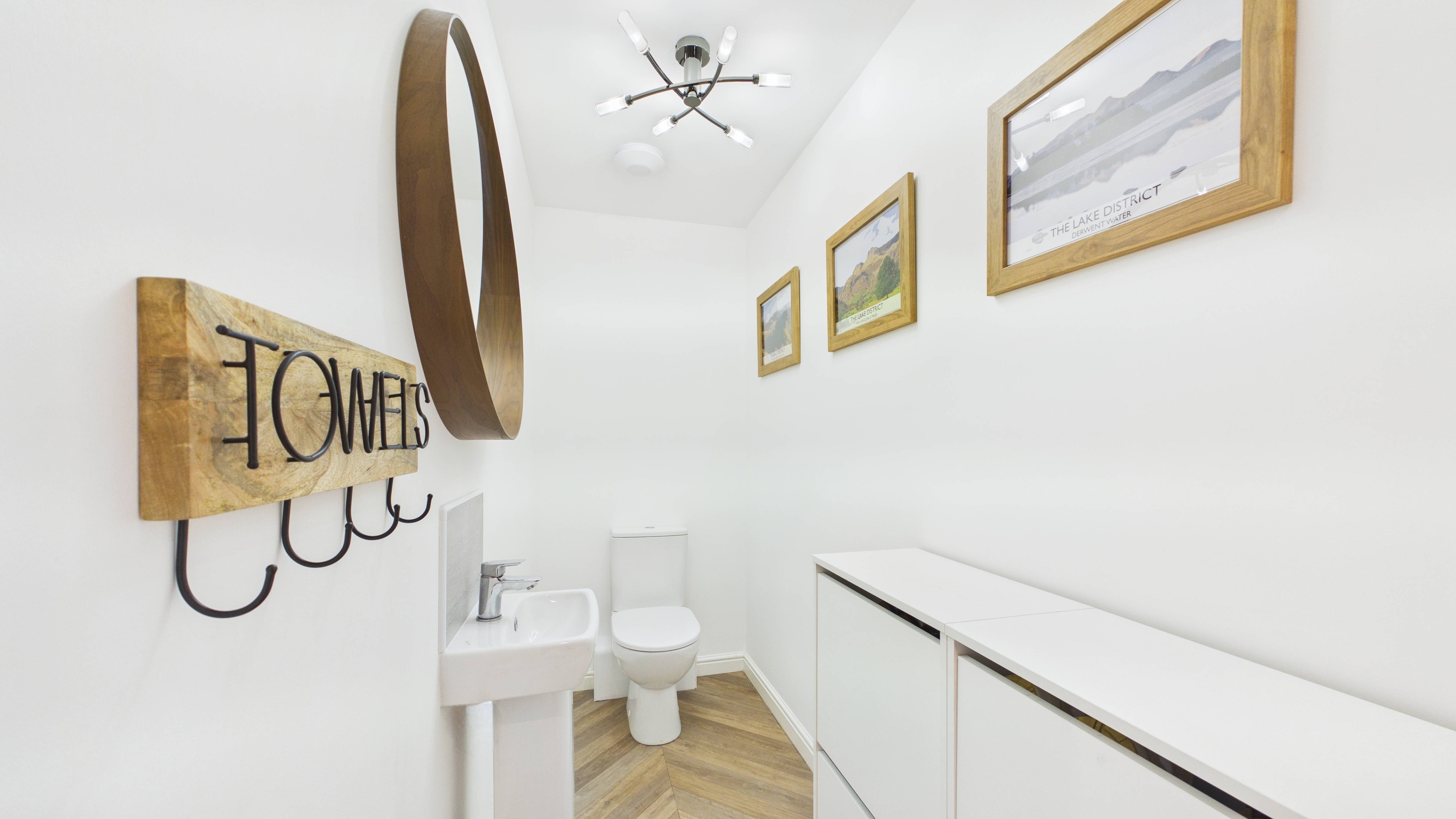 Image 6 - Downstairs Bathroom