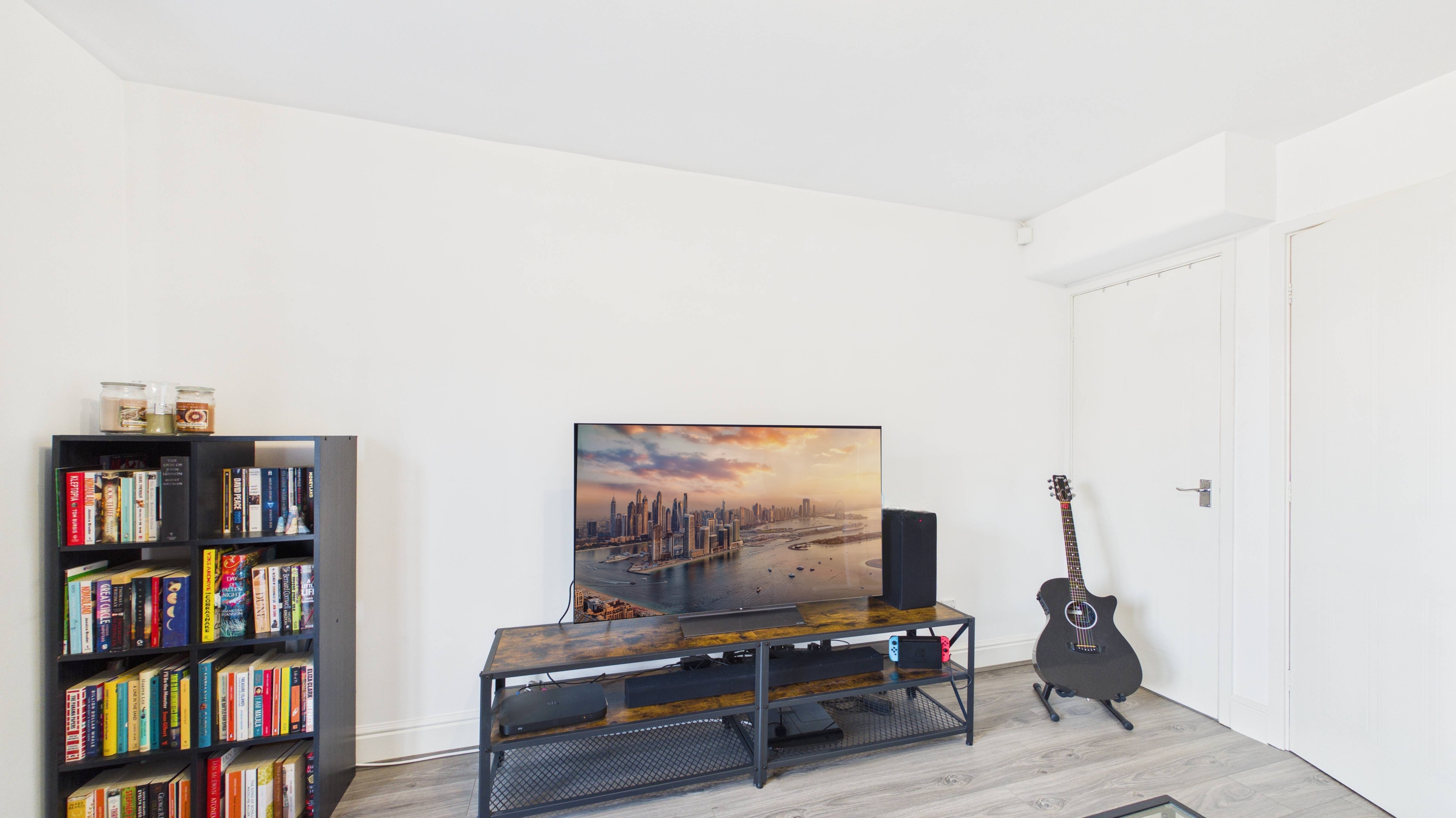 Image 6 - Living Room (3)