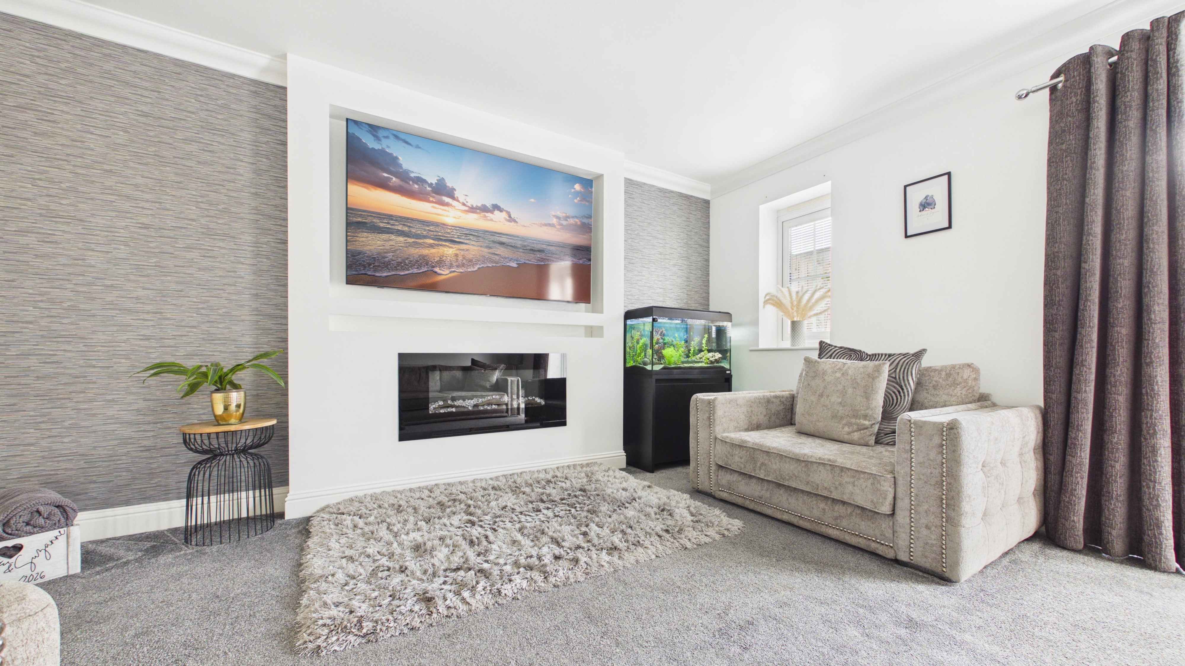 Image 6 - Living Room (2)