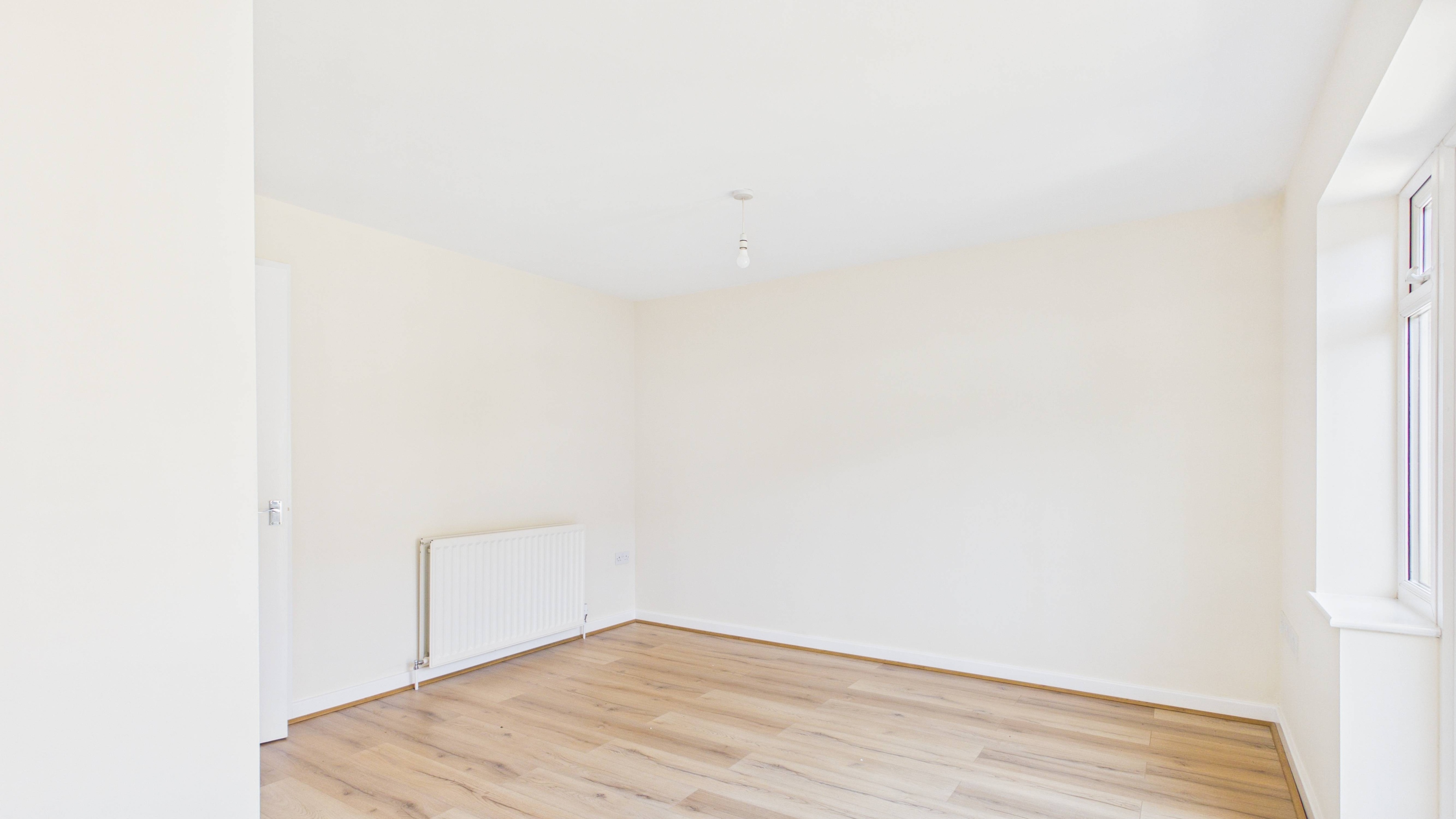 Image 6 - Living Room (3)