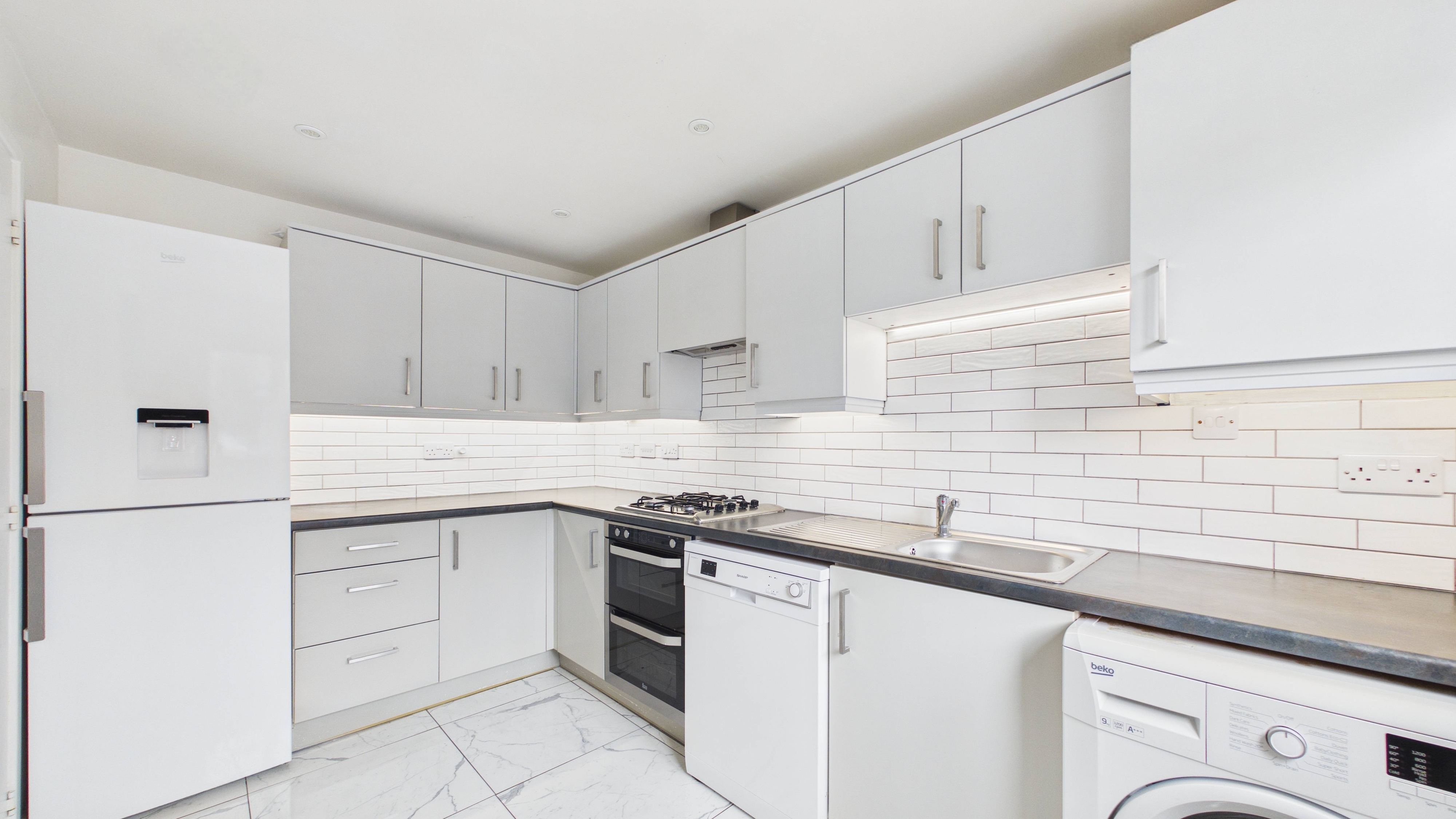 Image 7 - Kitchen (1)