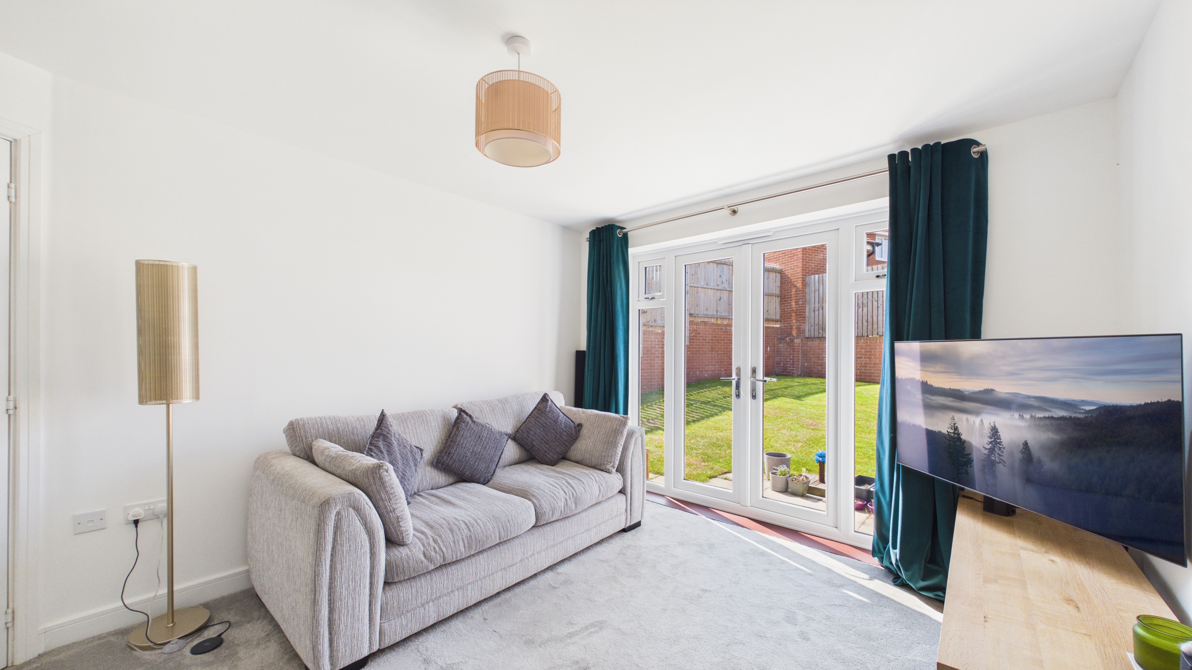 Image 8 - LivingRoom (1)