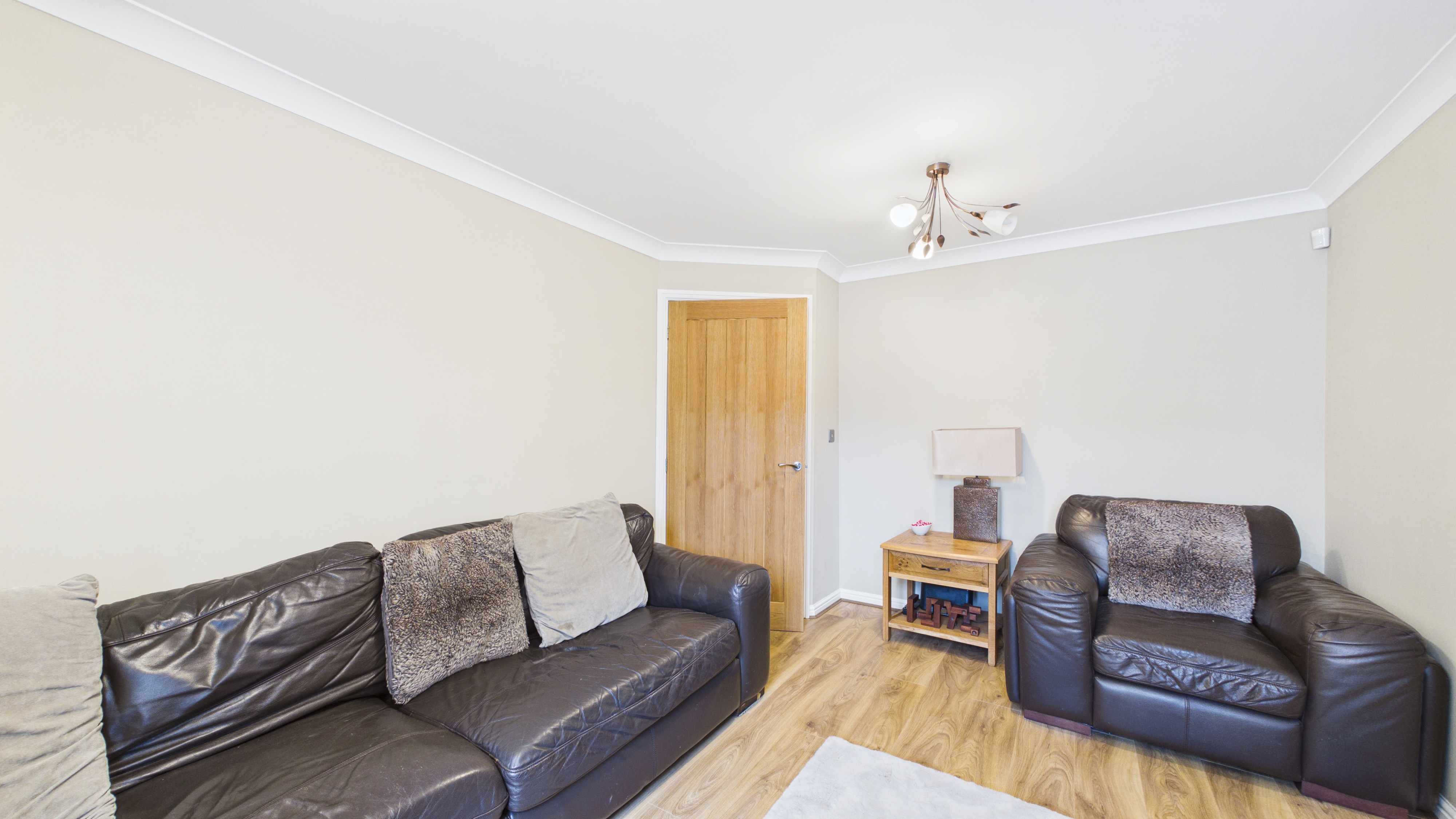 Image 8 - Living Room (2)