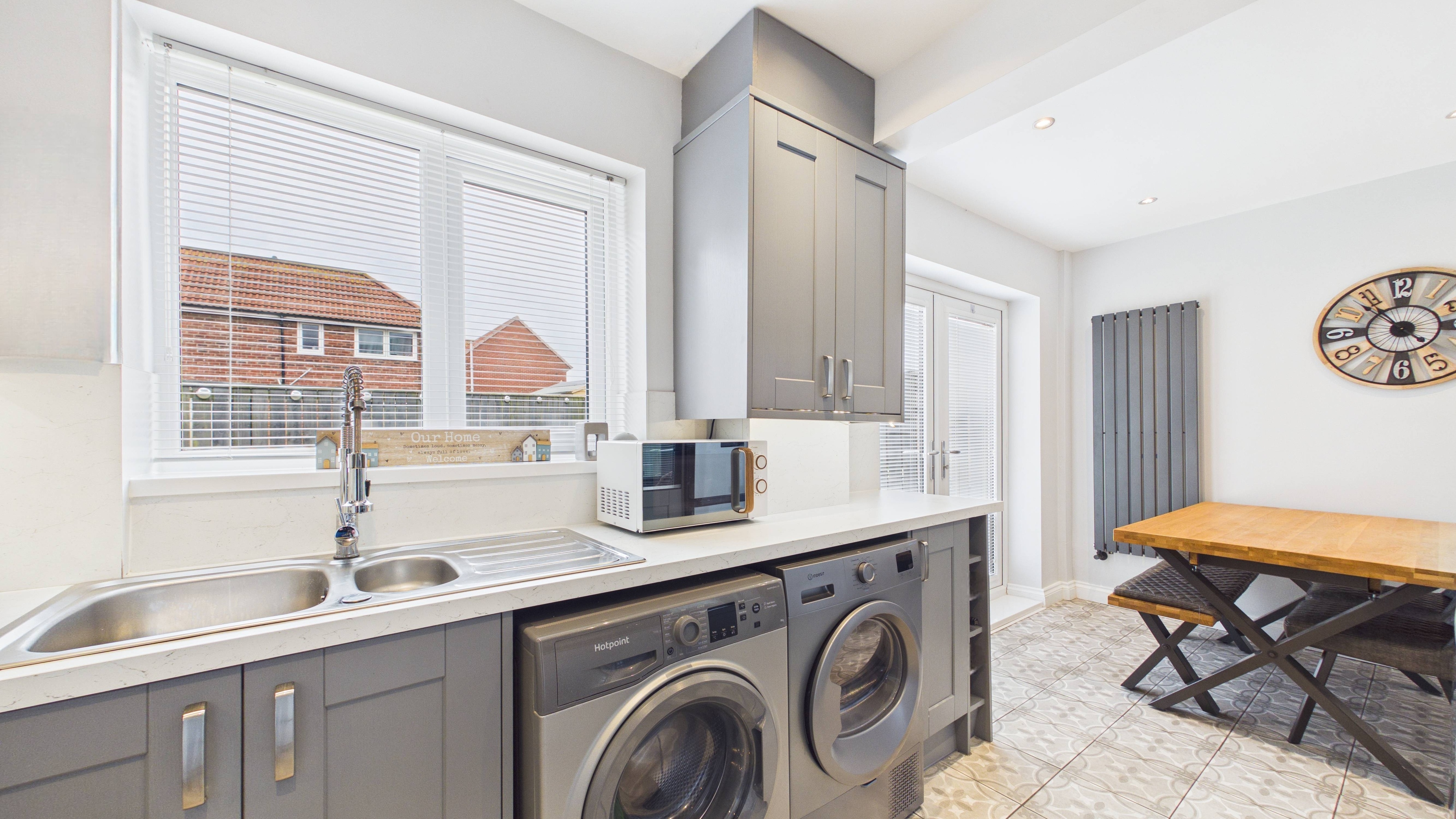 Image 8 - Kitchen / Dining Room (2)