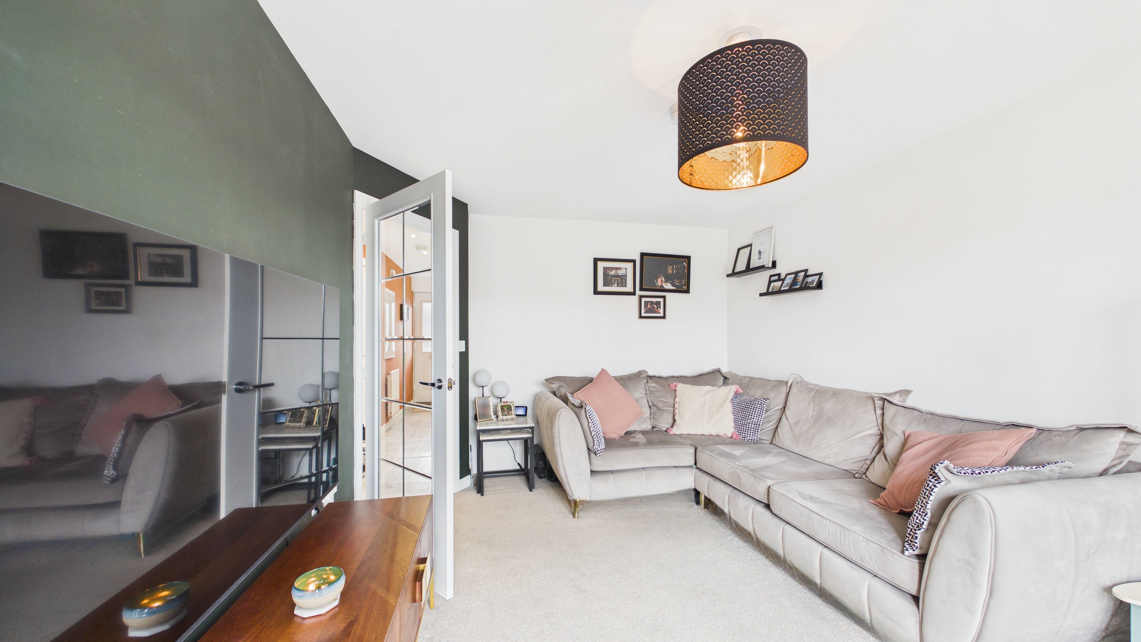 Image 8 - Living Room (2)