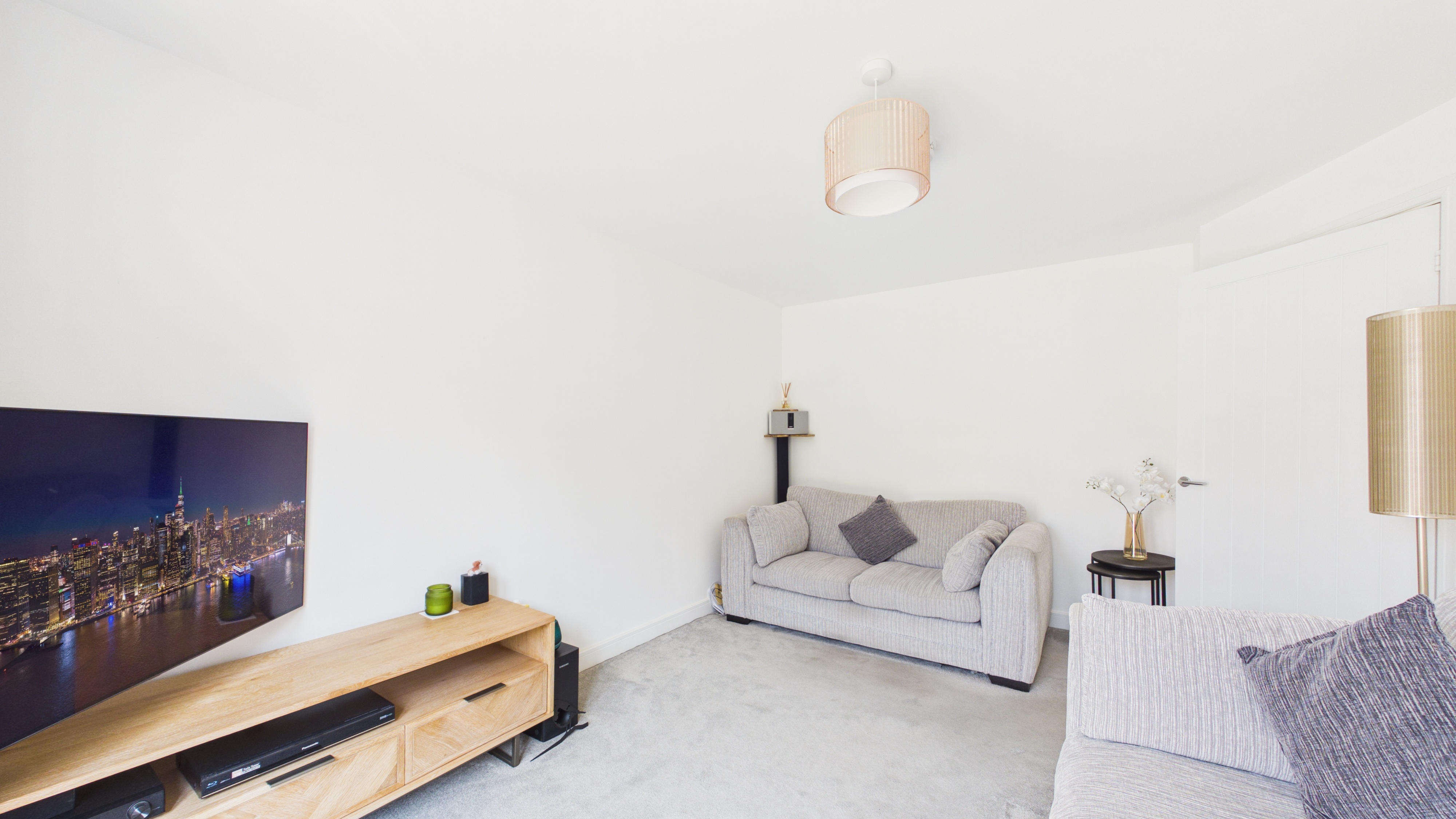 Image 9 - LivingRoom (2)