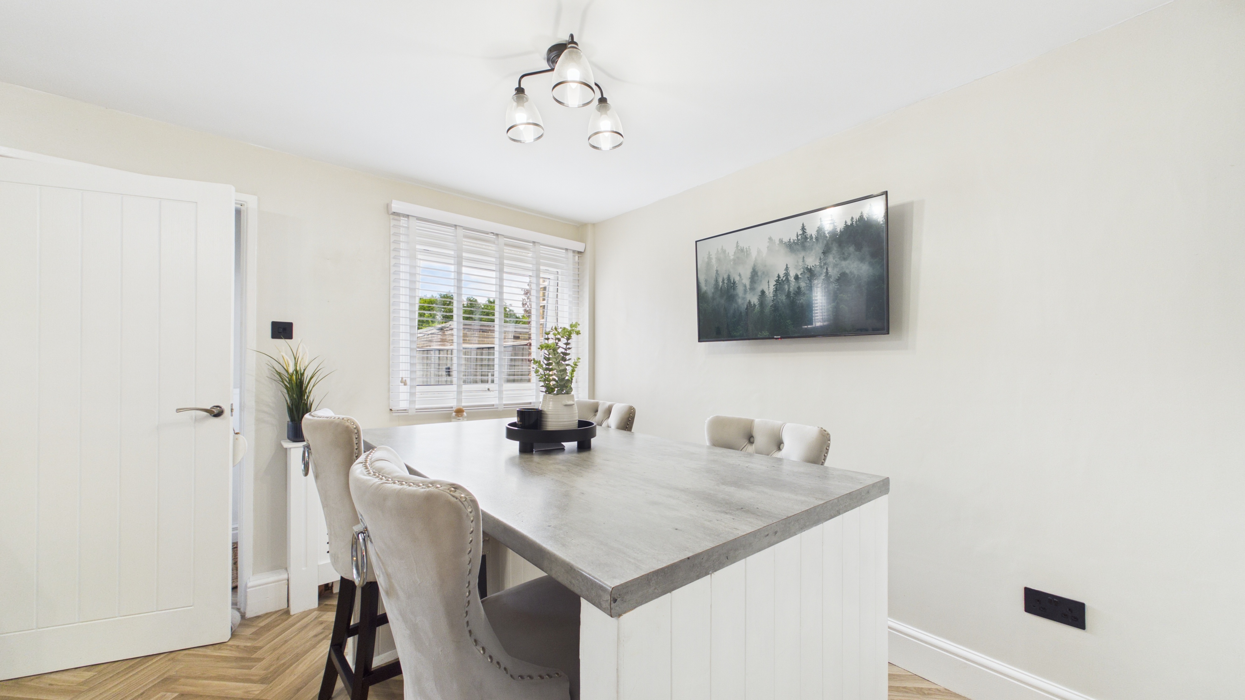 Image 6 - Kitchen / Dining Room (3)