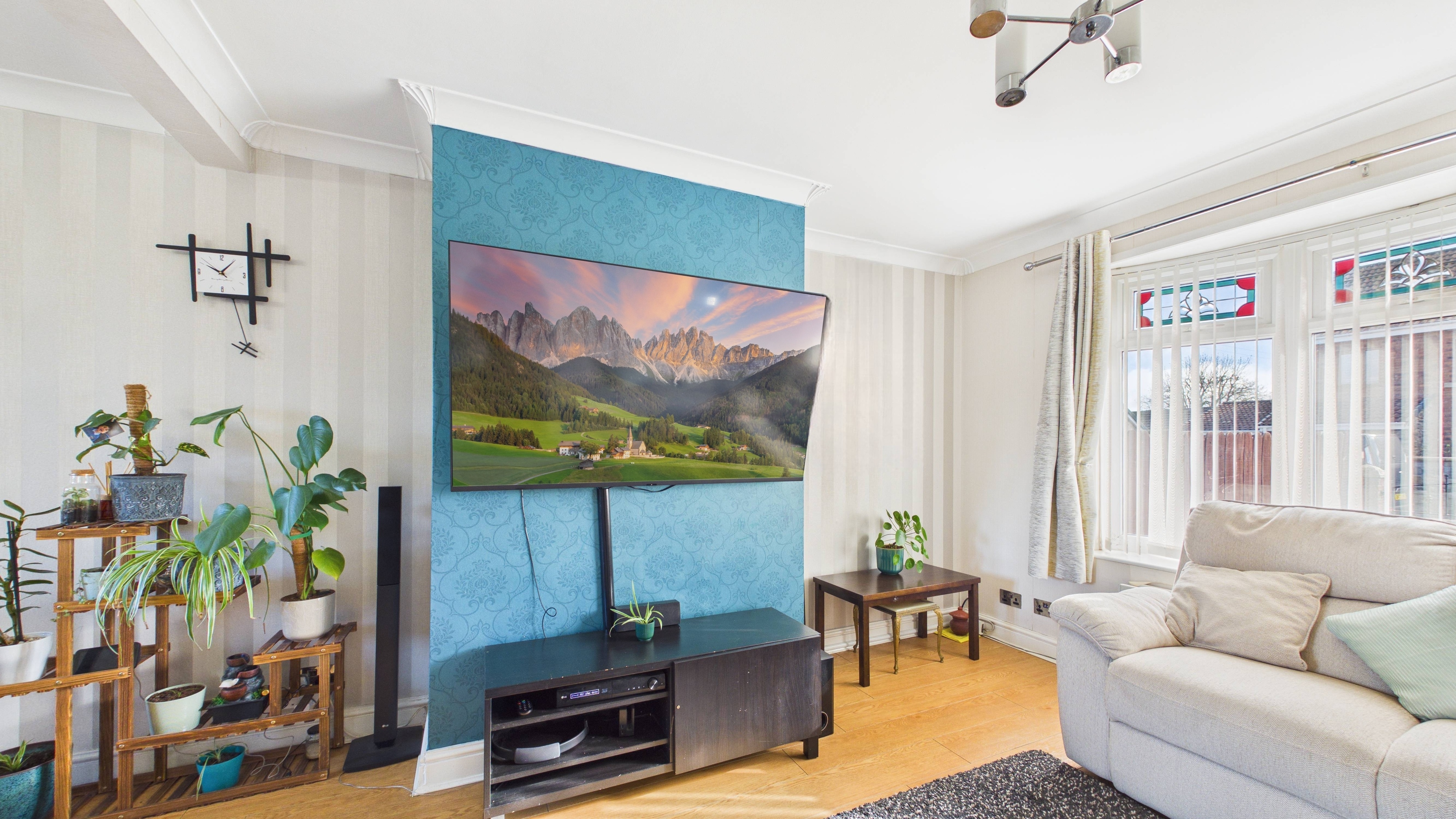 Image 8 - Living Room (2)